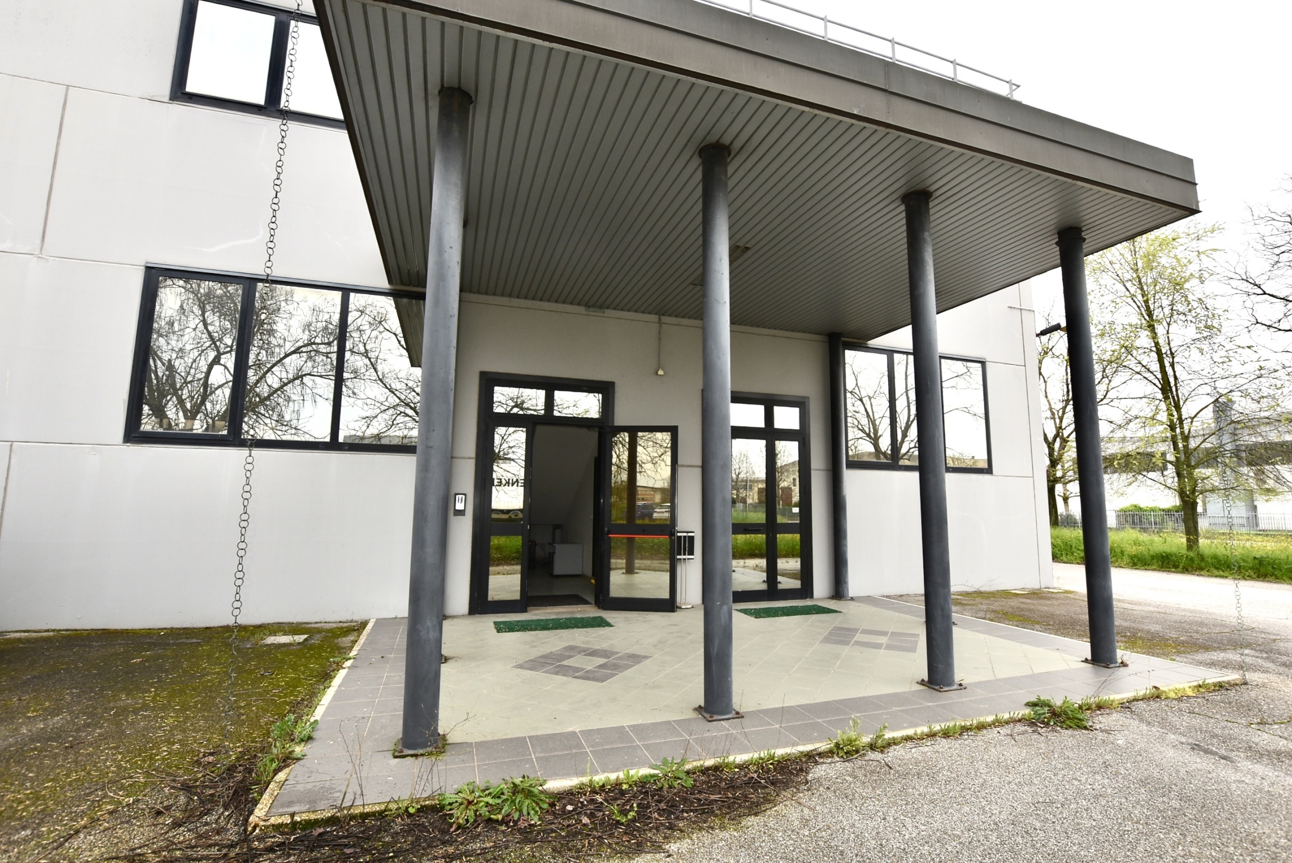 Capannone con terrazzo in via caduti di cefalonia 10, Minerbio