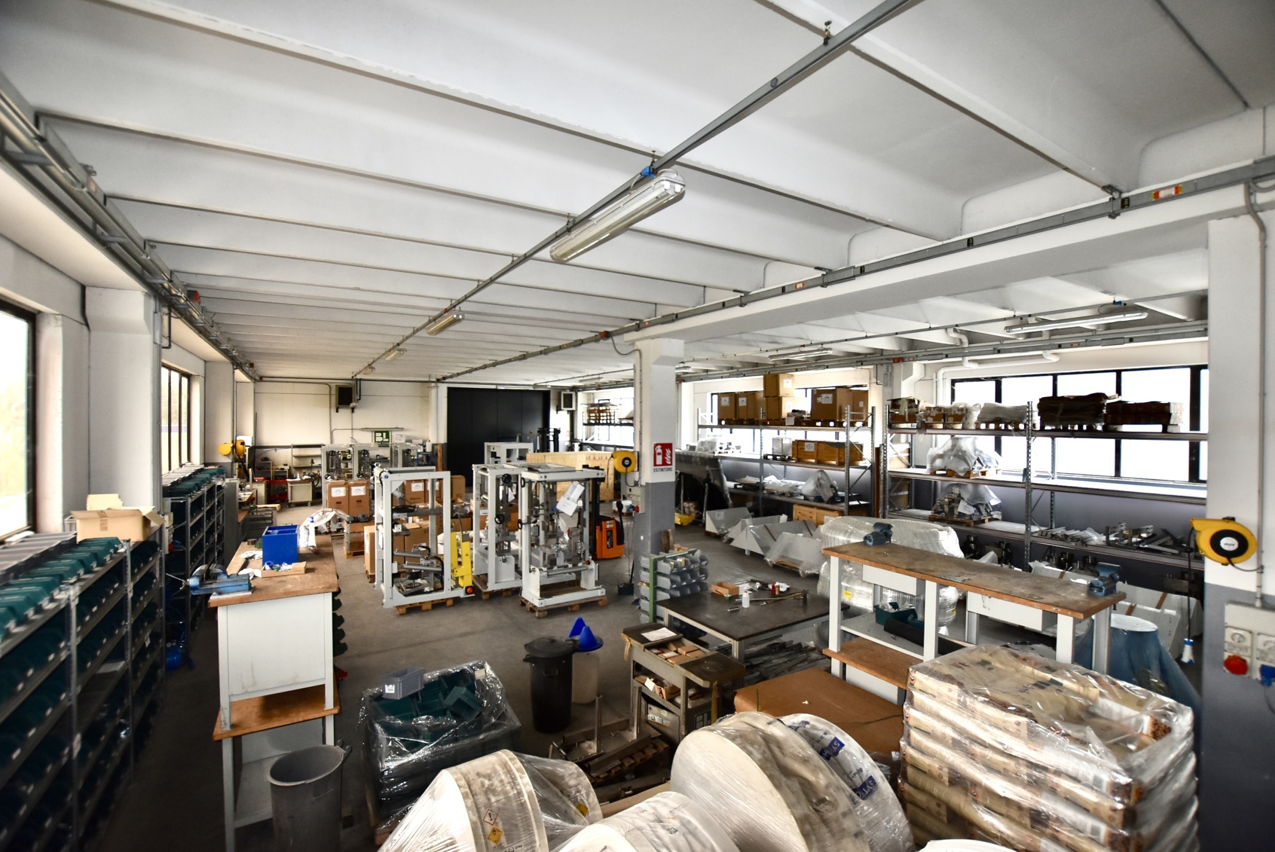 Capannone con terrazzo in via caduti di cefalonia 10, Minerbio