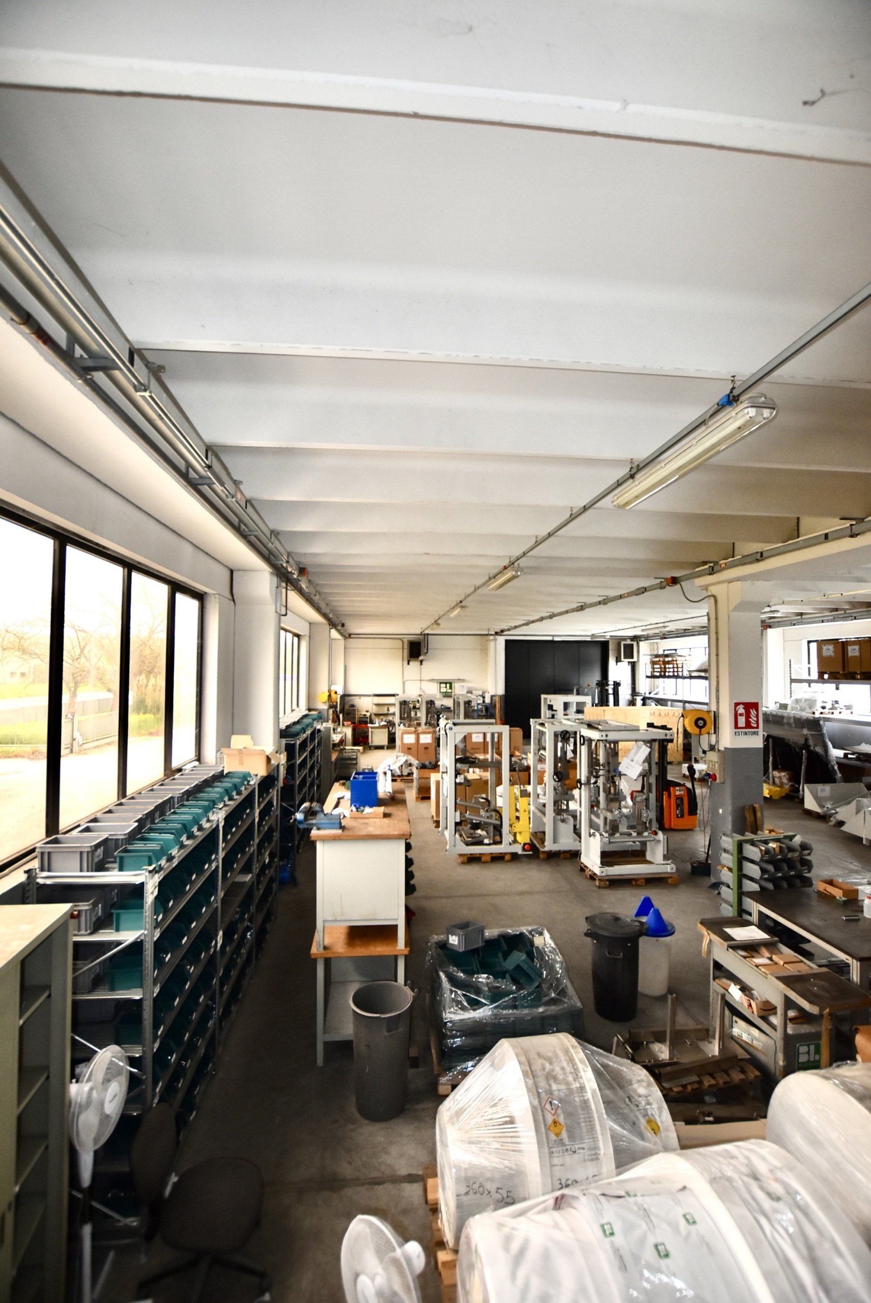 Capannone con terrazzo in via caduti di cefalonia 10, Minerbio