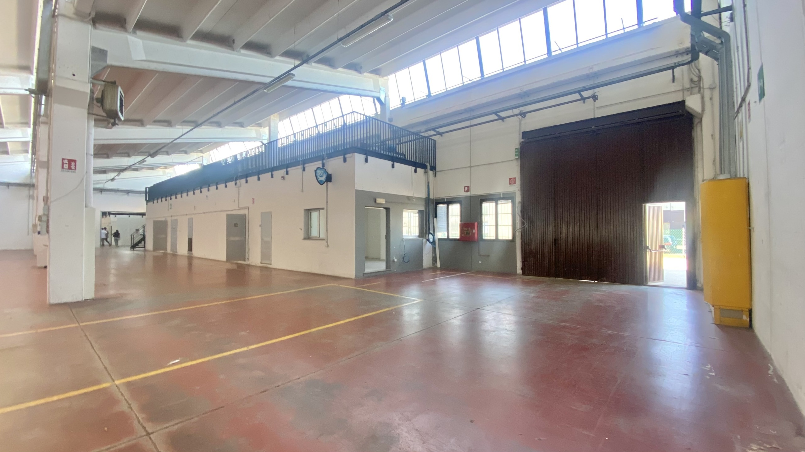 Capannone con giardino in via provinciale nord, Castello d'Argile