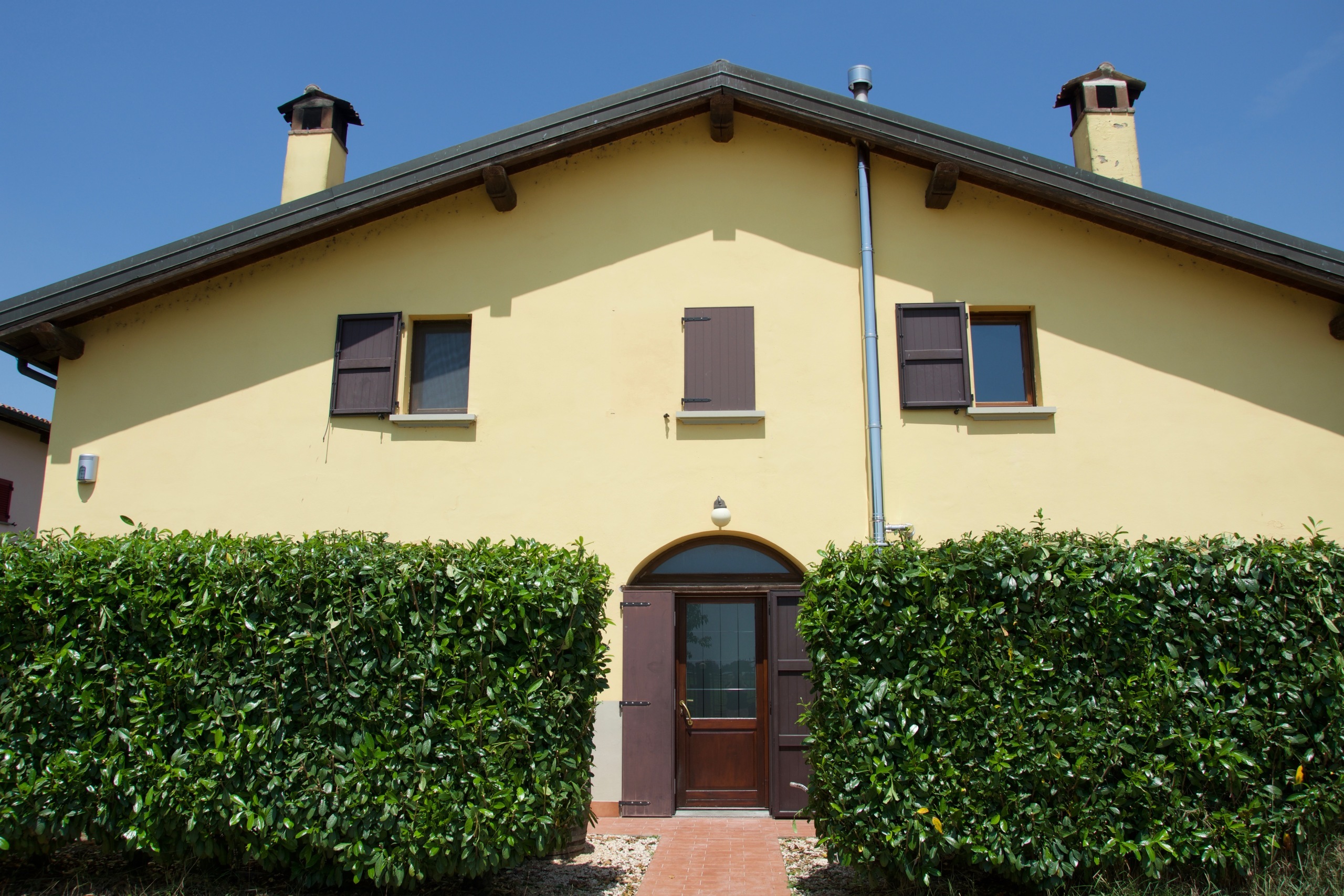 Villetta a schiera con giardino in via scala ponente, San Pietro in Casale