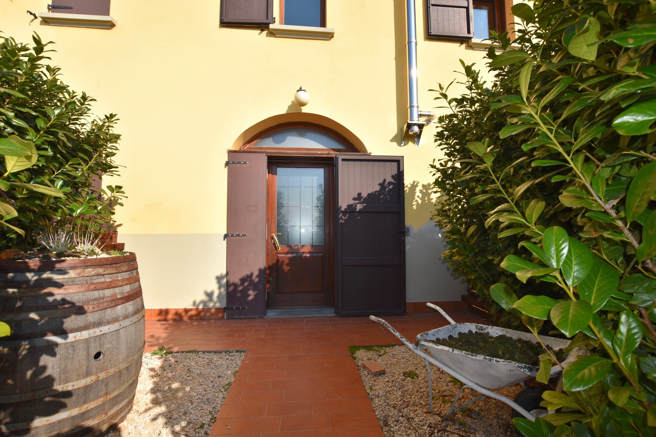 Villetta a schiera con giardino in via scala ponente, San Pietro in Casale