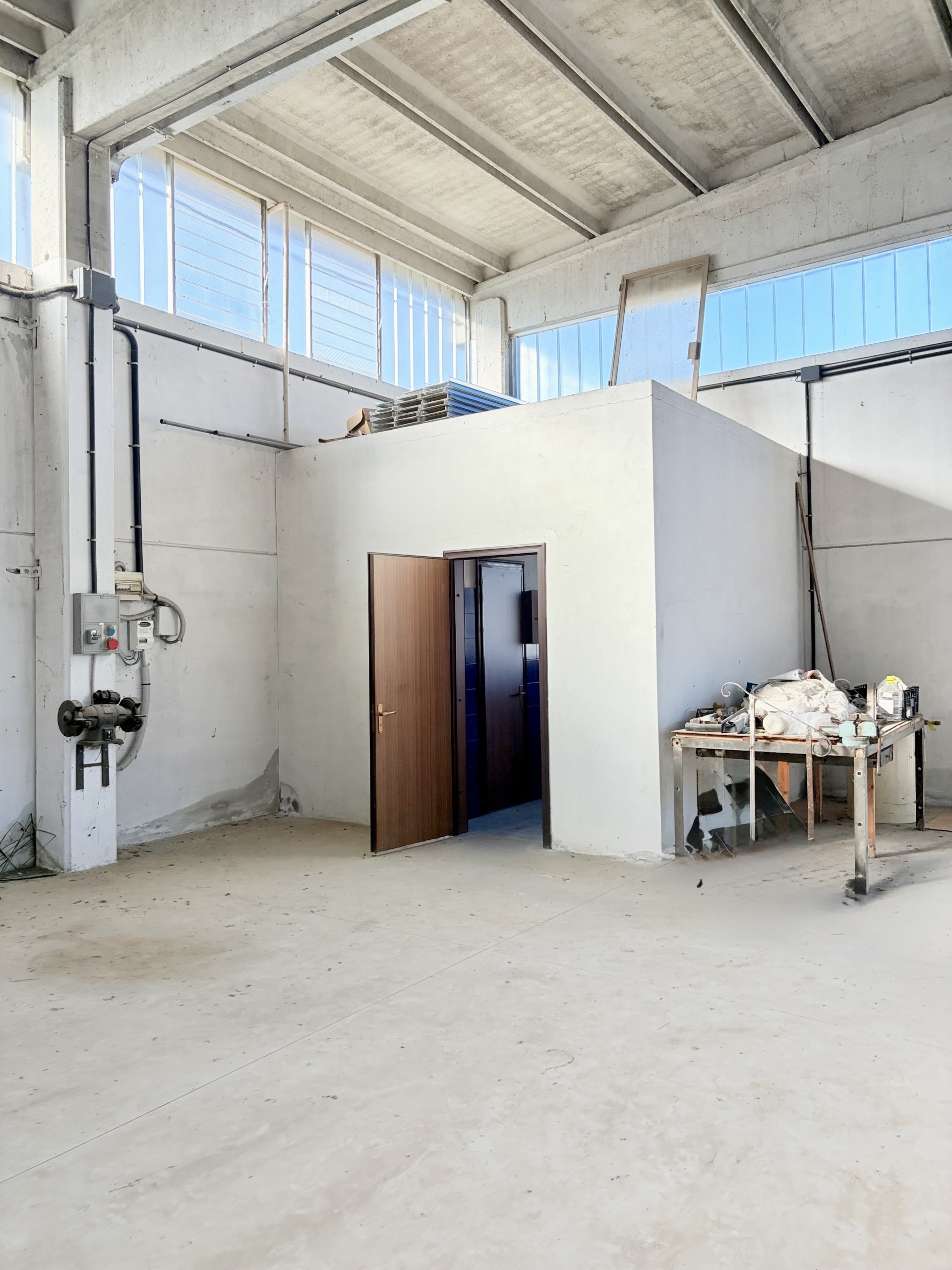 Capannone con giardino in via prati, Castello d'Argile