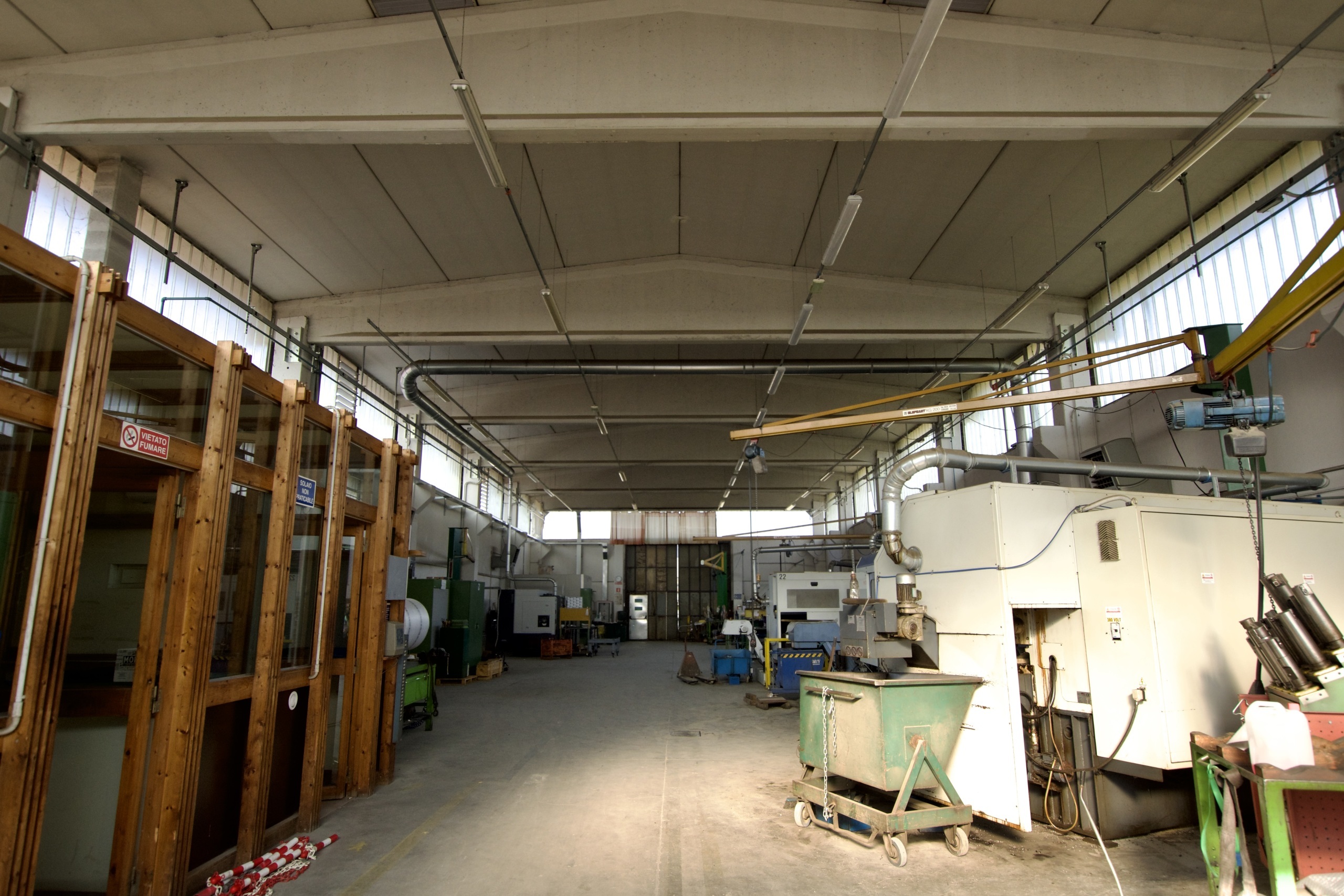 Capannone con giardino in via amendola 2, San Pietro in Casale