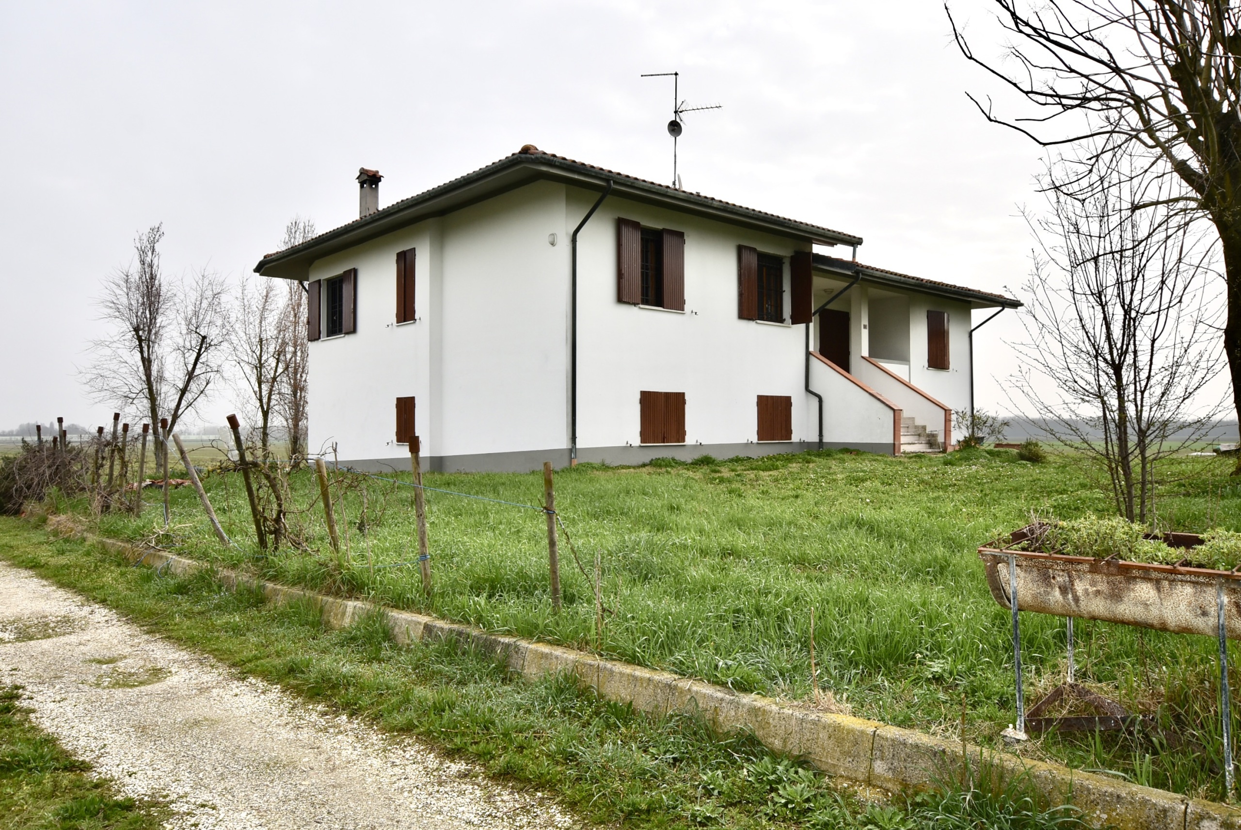 Casa indipendente con giardino in via valle 34, Galliera