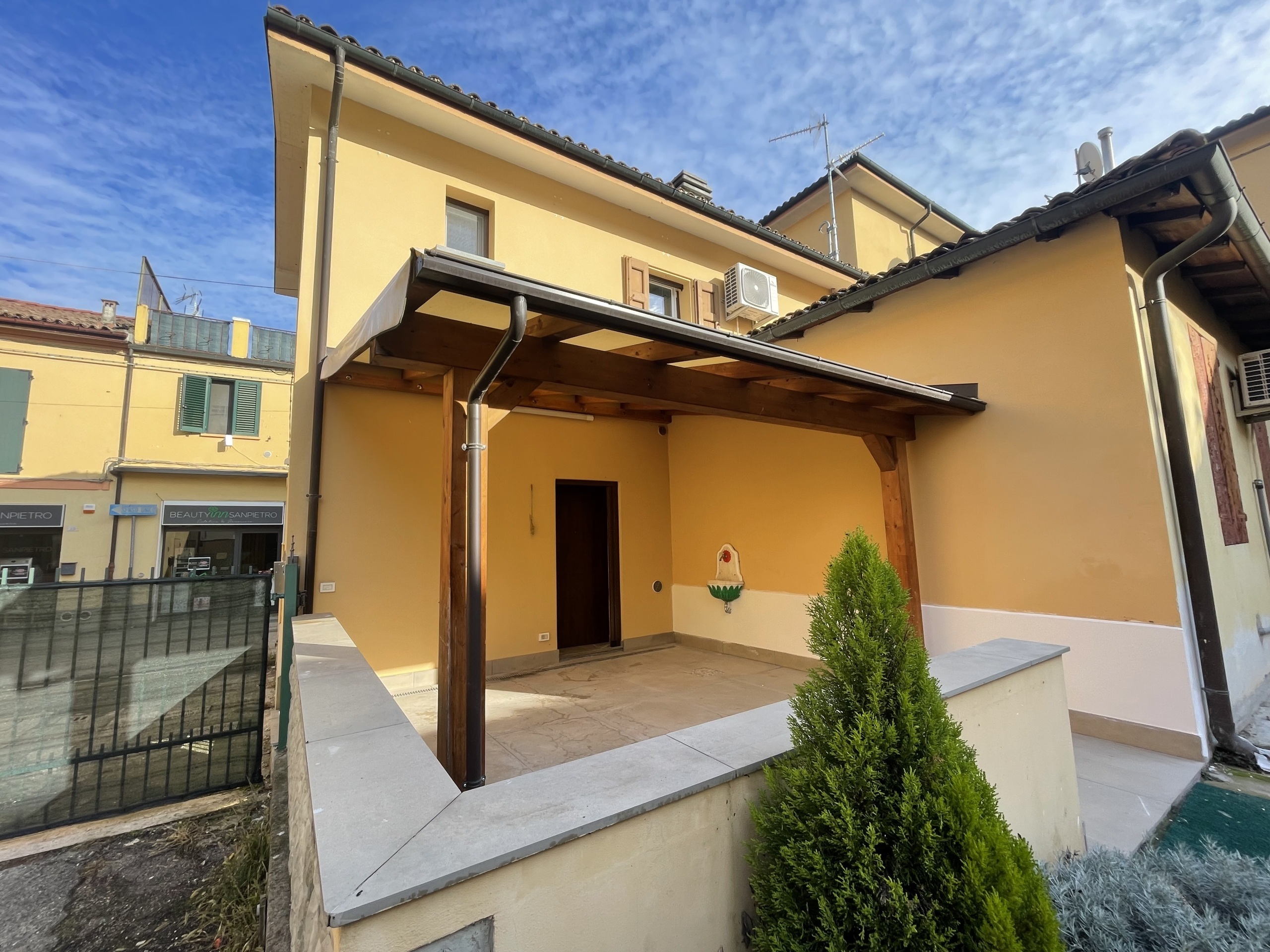 Trilocale ristrutturato in via r. tolomelli 5, San Pietro in Casale