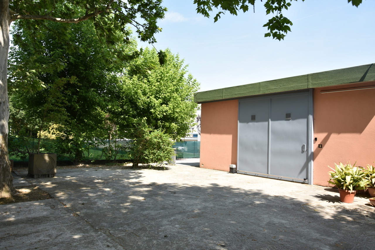 Capannone con giardino in via nazionale 160, Malalbergo