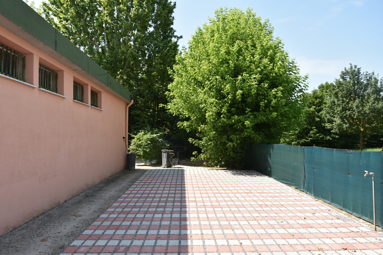 Capannone con giardino in via nazionale 160, Malalbergo