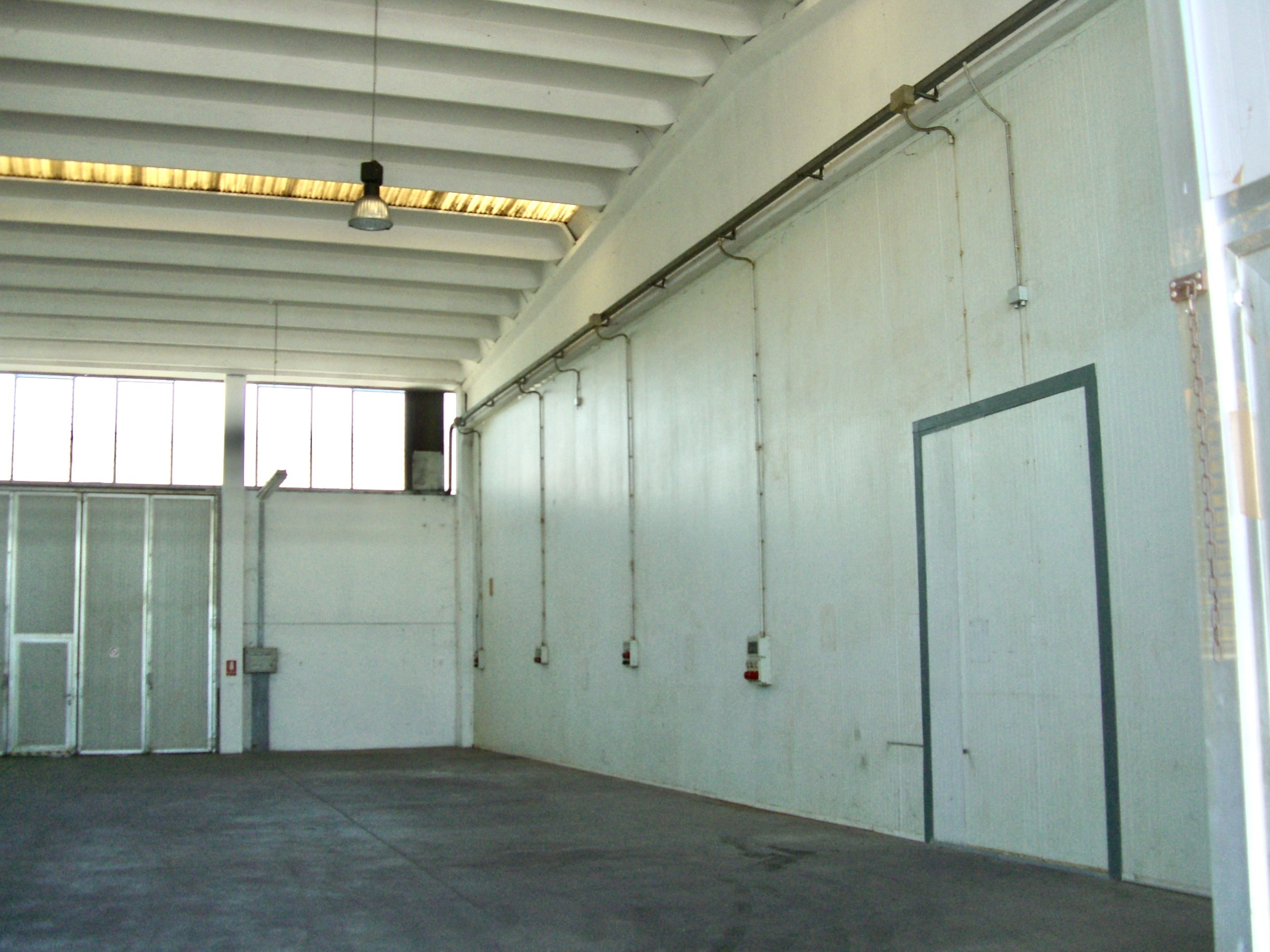 Capannone con giardino in via del lavoro, Malalbergo