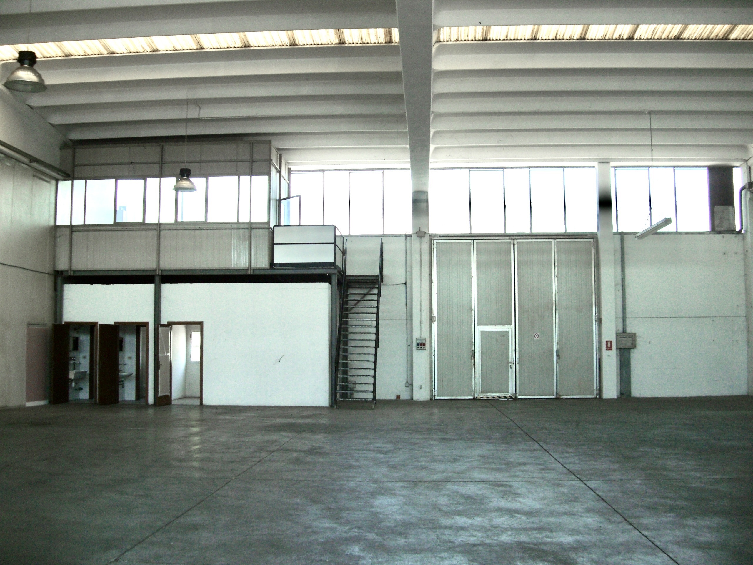 Capannone con giardino in via del lavoro, Malalbergo