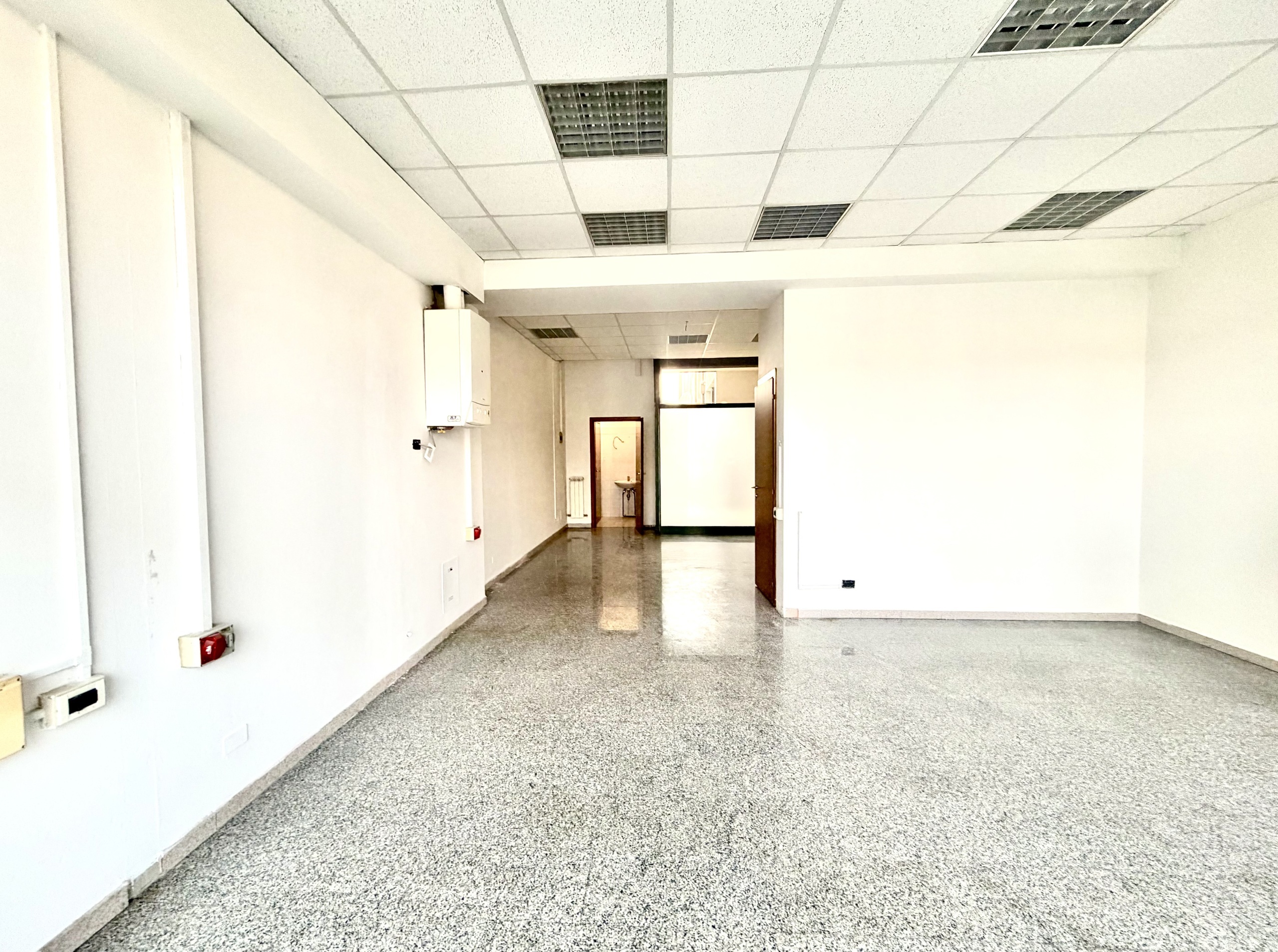 Locale commerciale in vendita in via aldo moro 1, Castello d'Argile