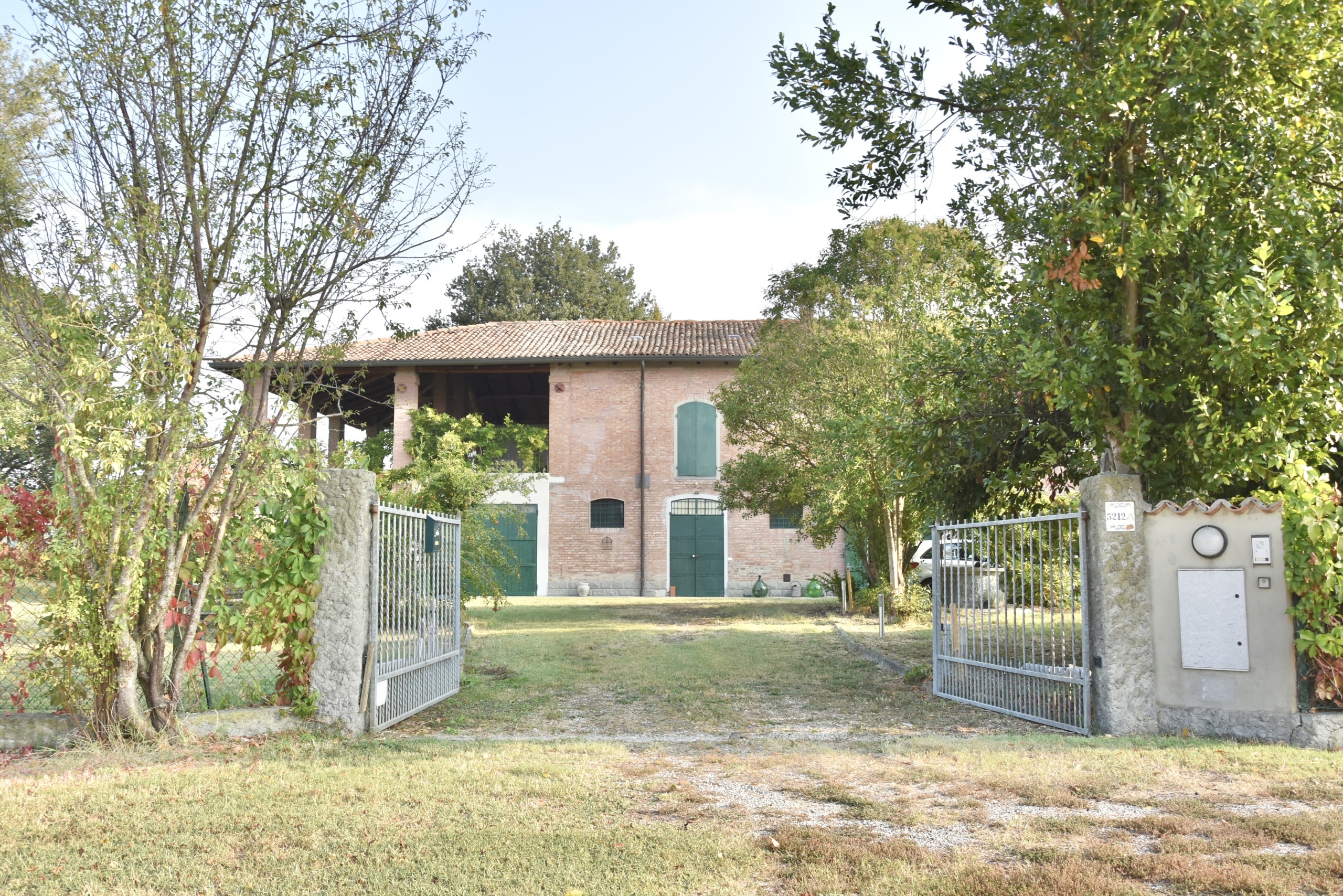 Rustico con giardino in via massumatico 5212/a, San Pietro in Casale