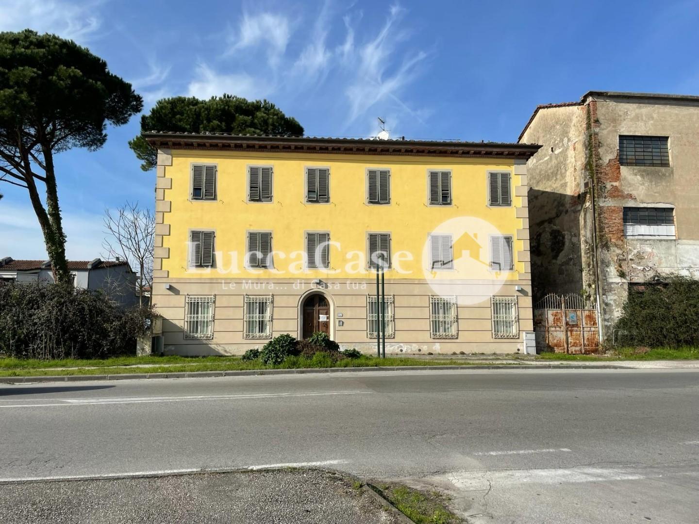 Ufficio in vendita, Lucca arancio