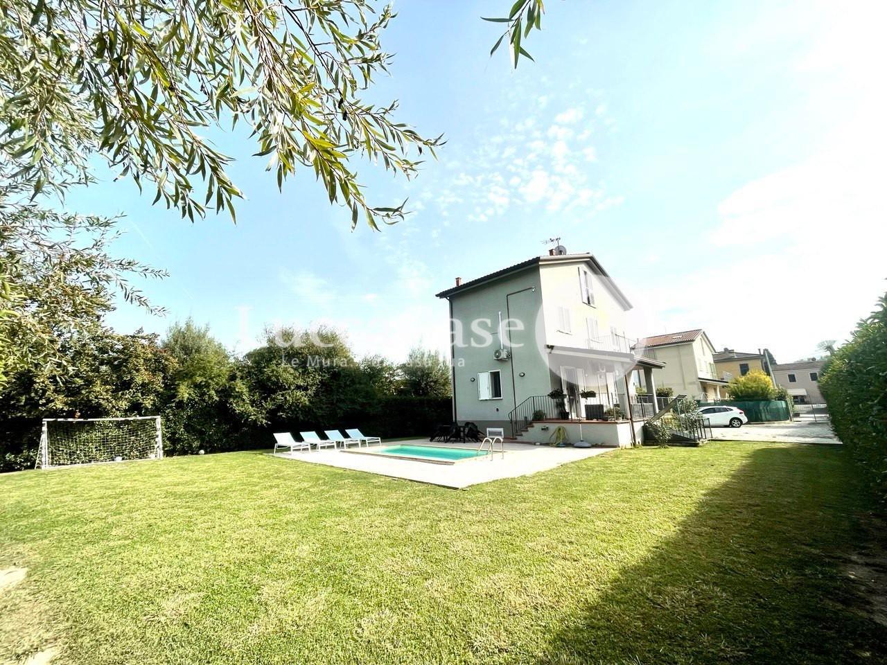 Casa indipendente arredata in affitto, Lucca san macario in piano