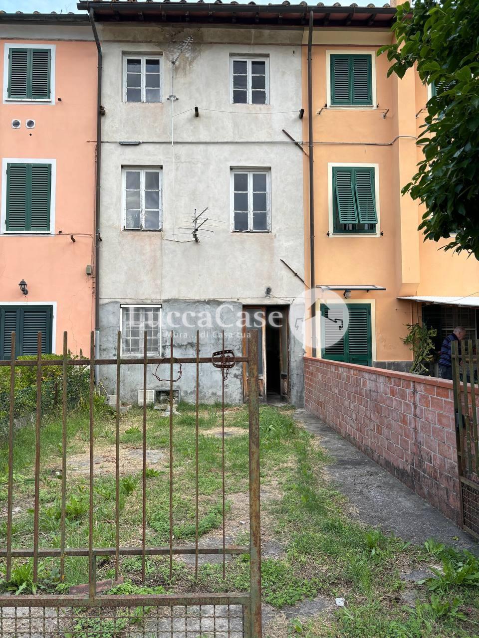 Casa indipendente con giardino, Lucca sant'alessio