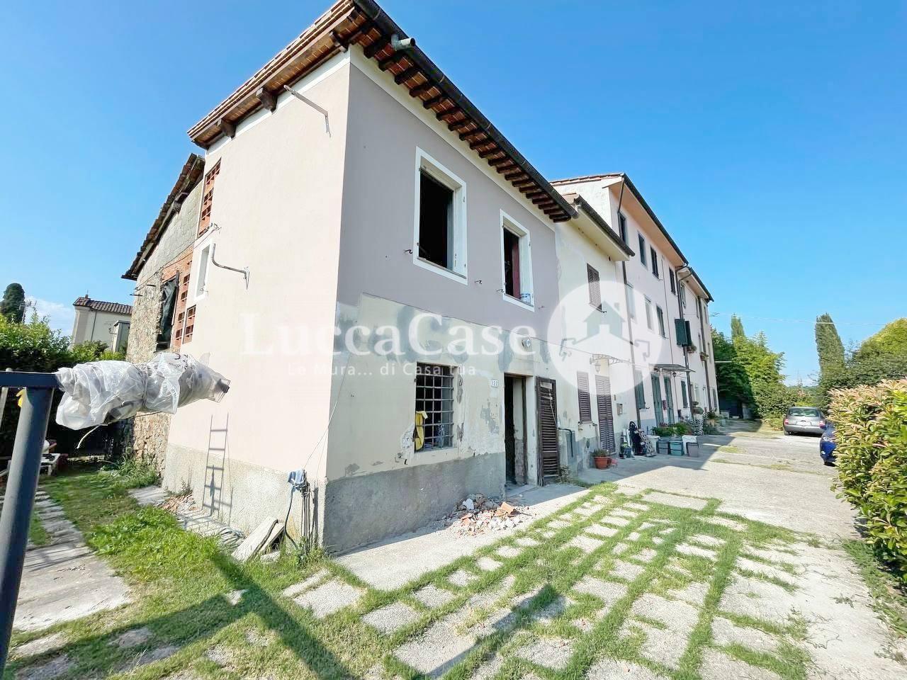 Casa indipendente con giardino, Lucca sant'alessio