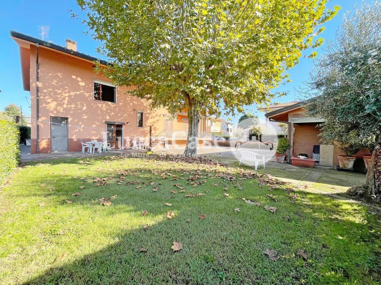 Villa con giardino a Capannori