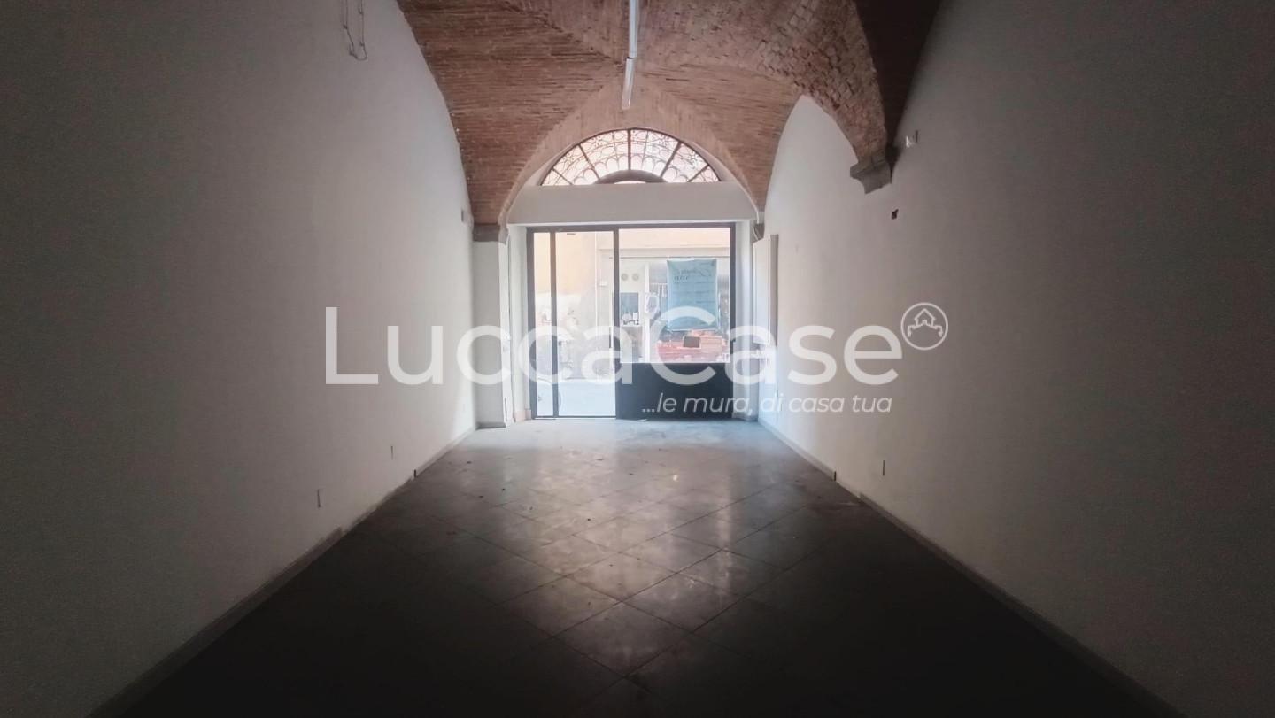 Locale commerciale in affitto, Lucca centro storico