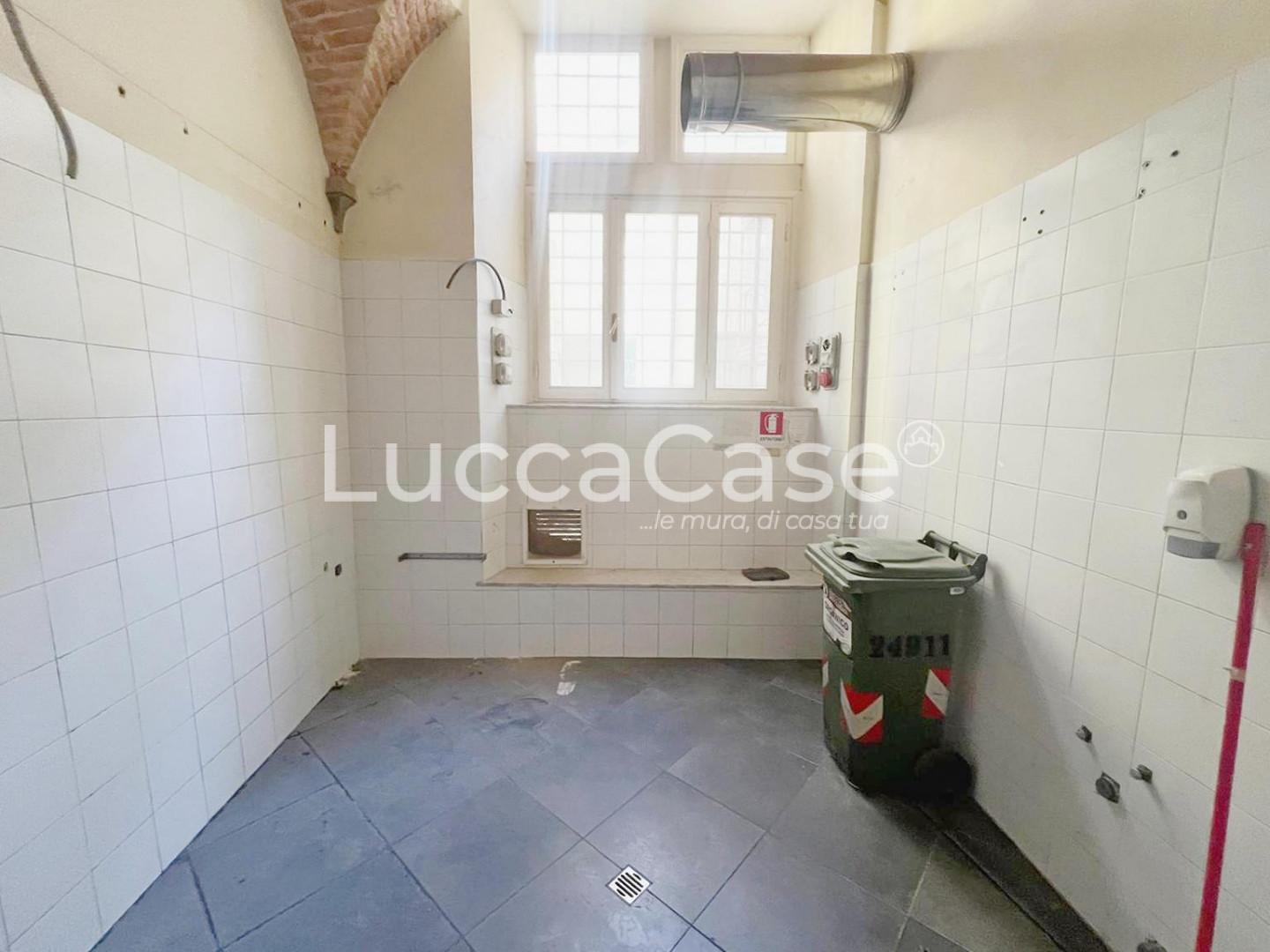 Locale commerciale in affitto, Lucca centro storico