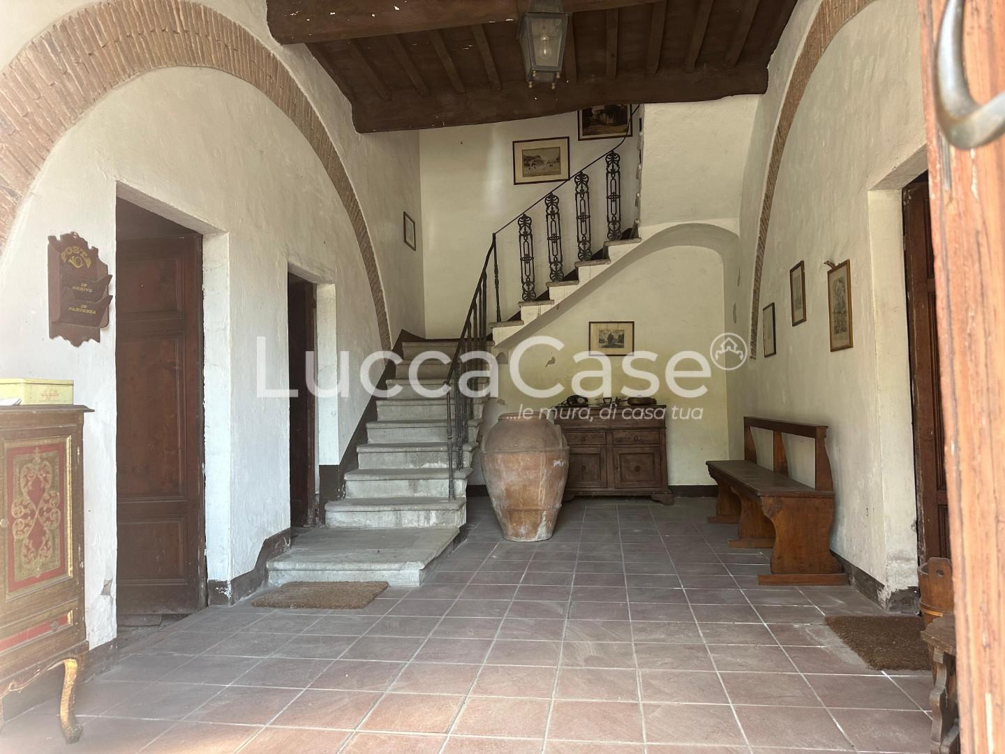 Villa con giardino a Borgo a Mozzano