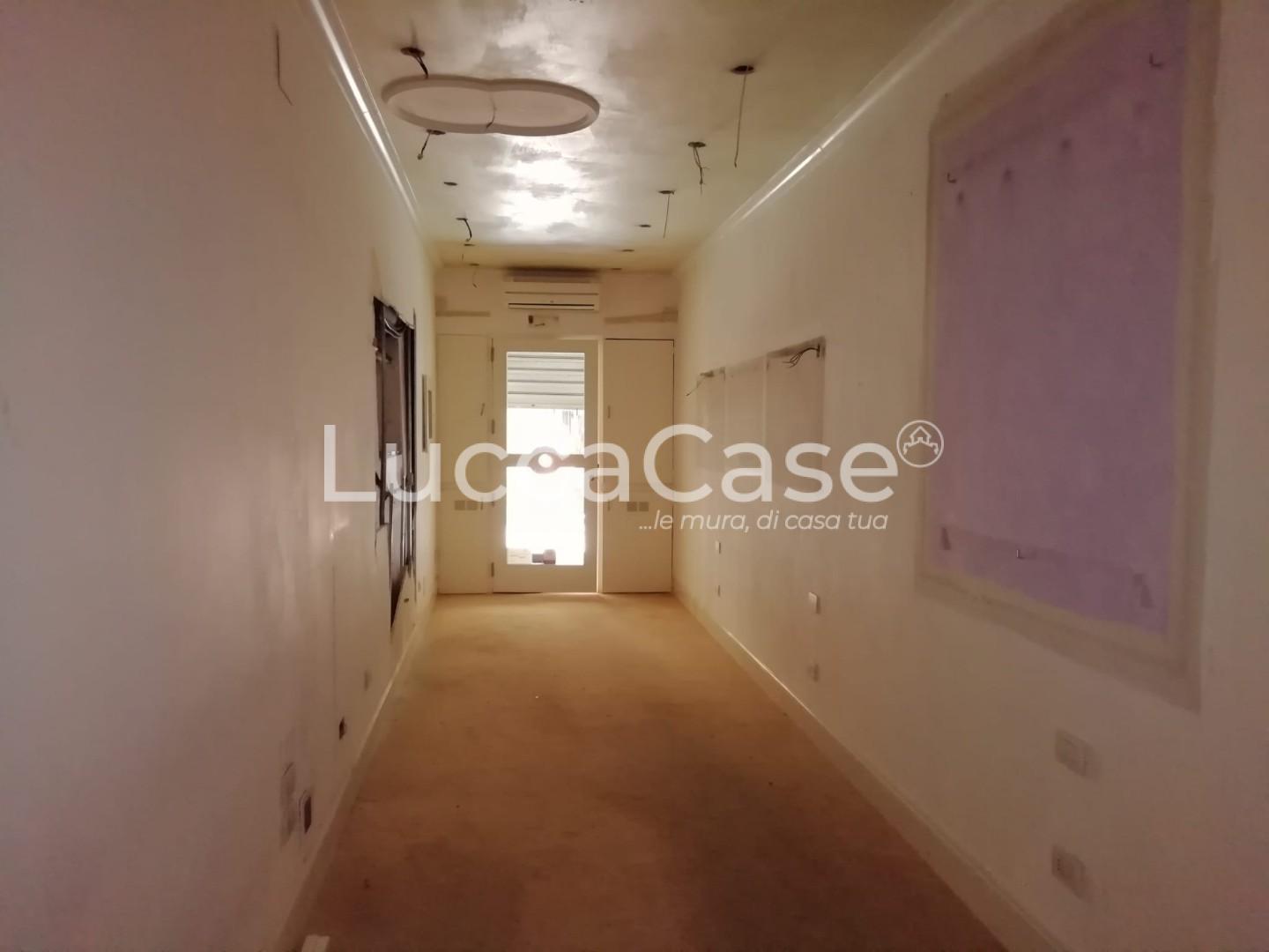 Negozio in vendita, Lucca centro storico