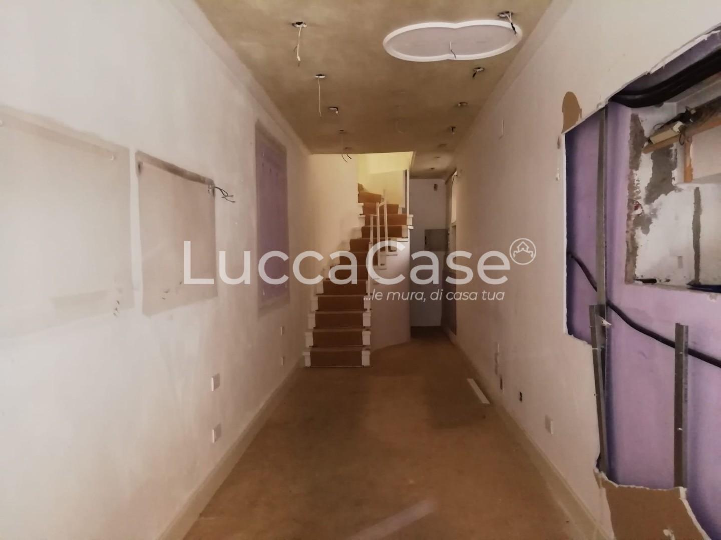 Negozio in vendita, Lucca centro storico