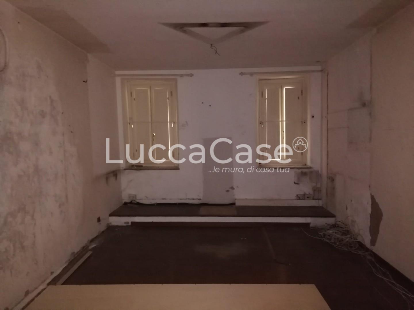 Negozio in vendita, Lucca centro storico