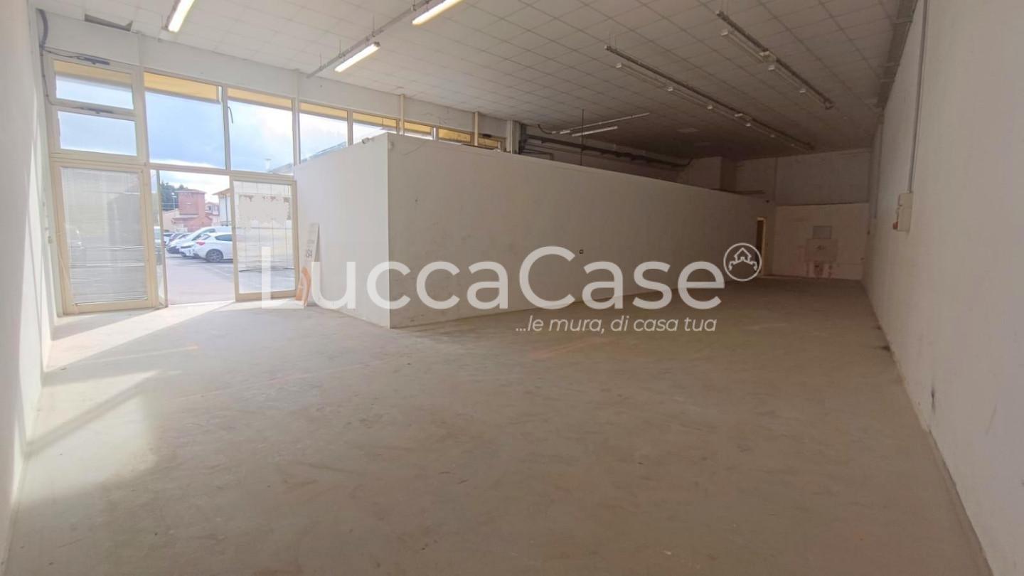 Locale commerciale in affitto, Lucca san marco