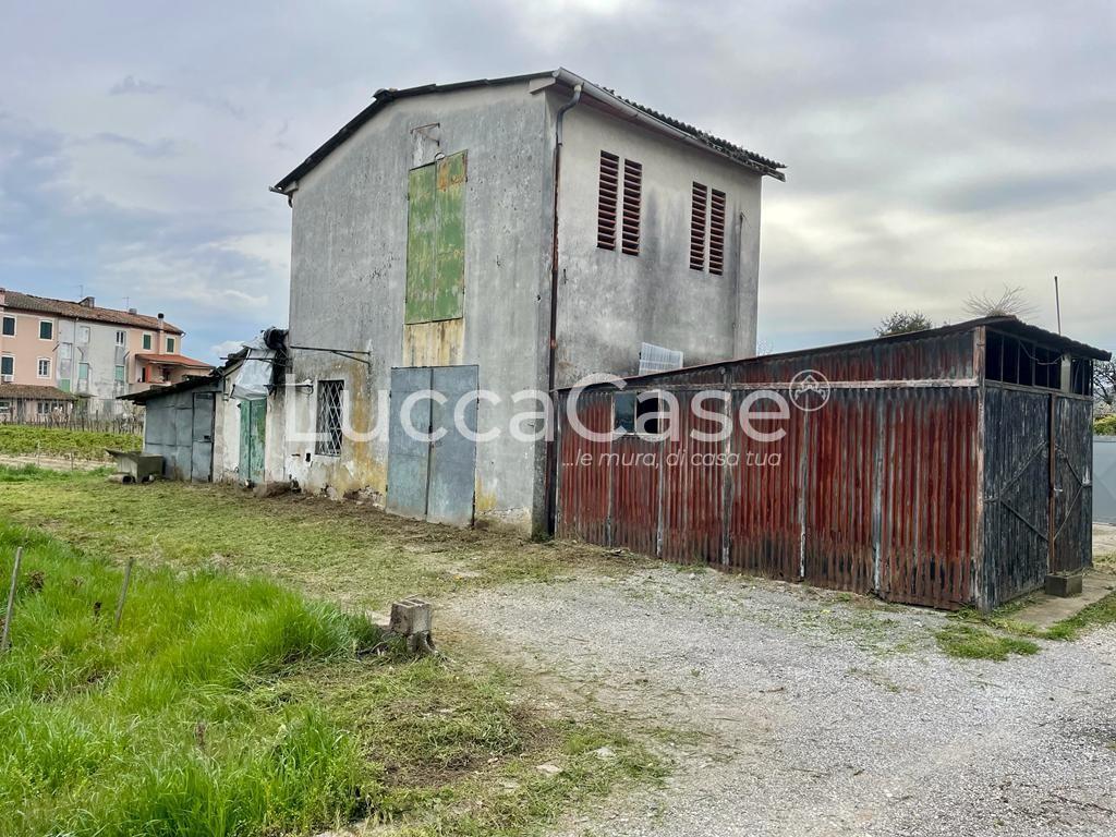 Rustico con giardino, Lucca san pietro a vico