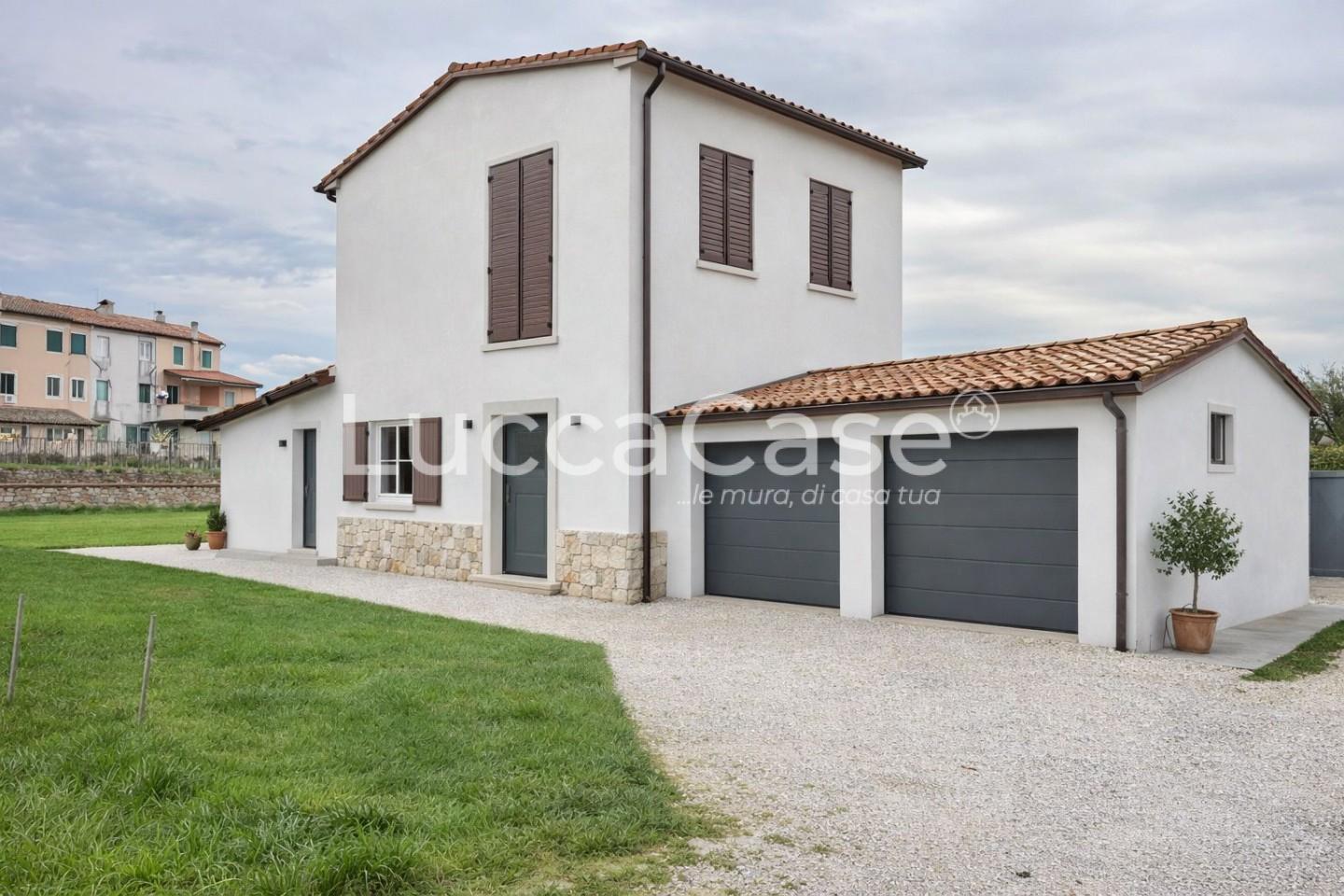 Rustico con giardino, Lucca san pietro a vico