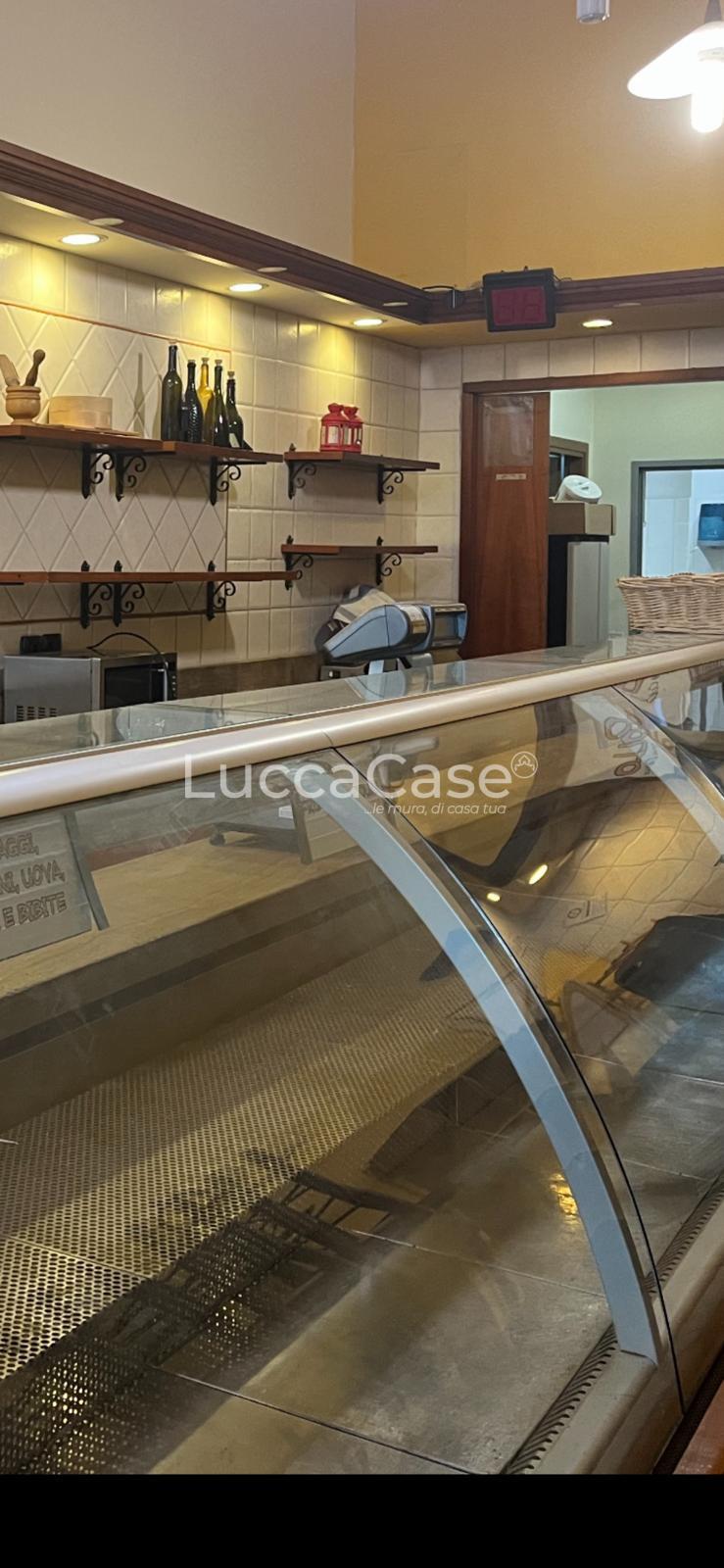 Locale commerciale in affitto, Lucca vicino mura