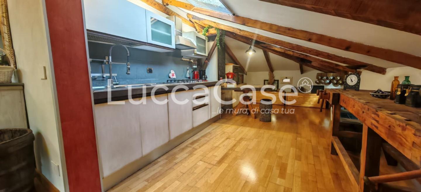 Quadrilocale arredato in affitto, Lucca arancio