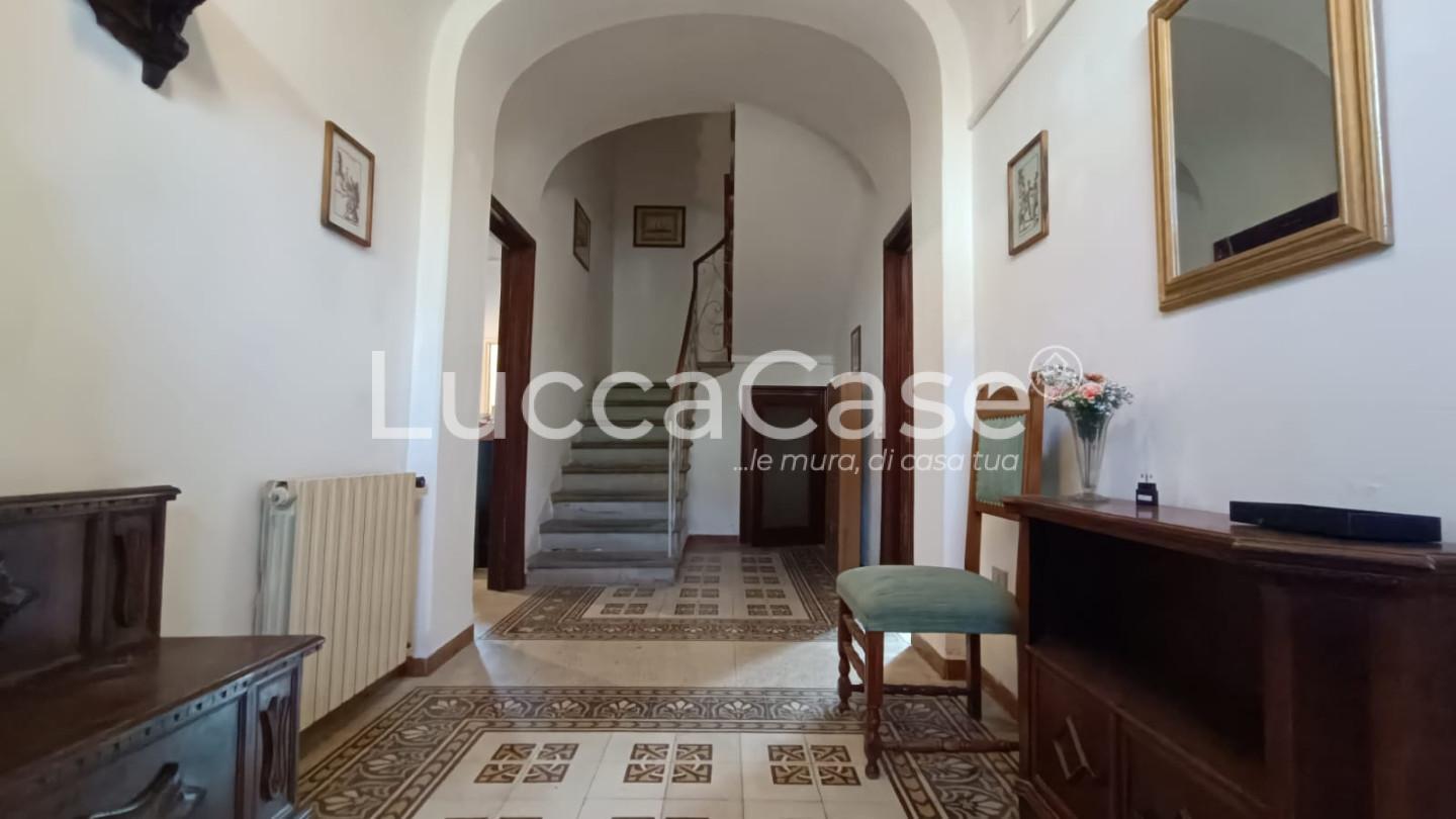 Villa con giardino a Massarosa