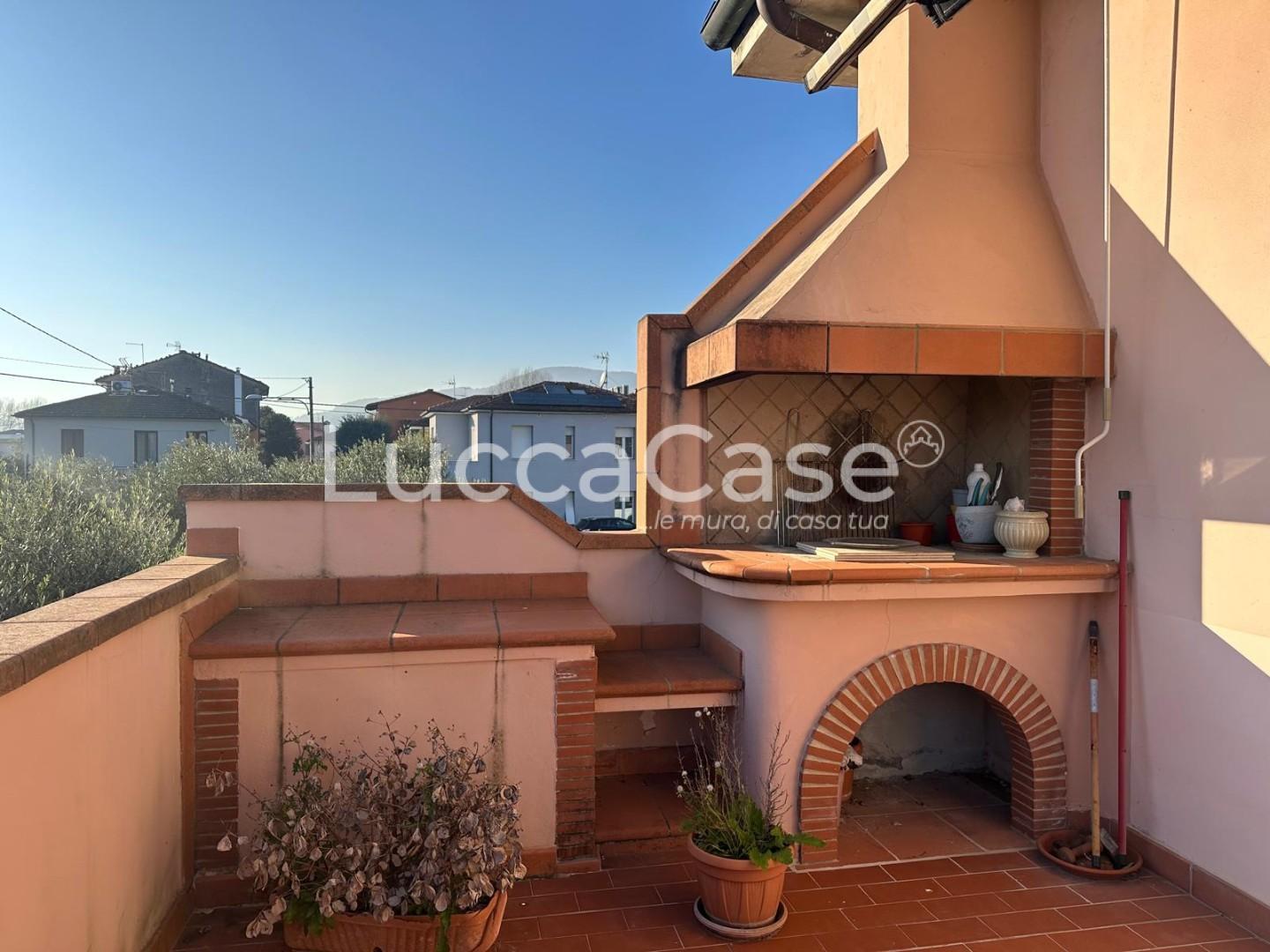 Trilocale con terrazzo, Lucca santa maria a colle