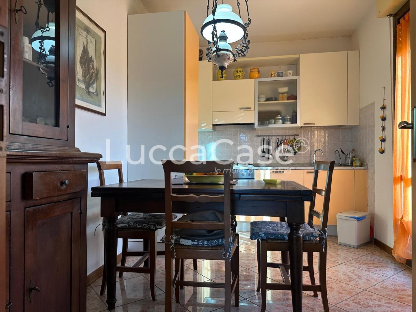 Trilocale con terrazzo, Lucca santa maria a colle