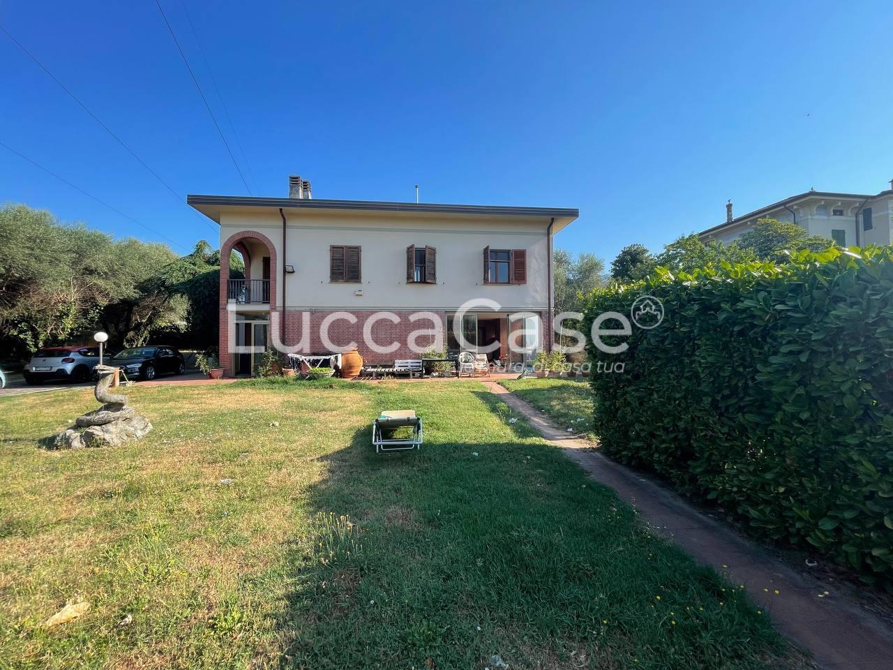 Villa con giardino, Capannori marlia