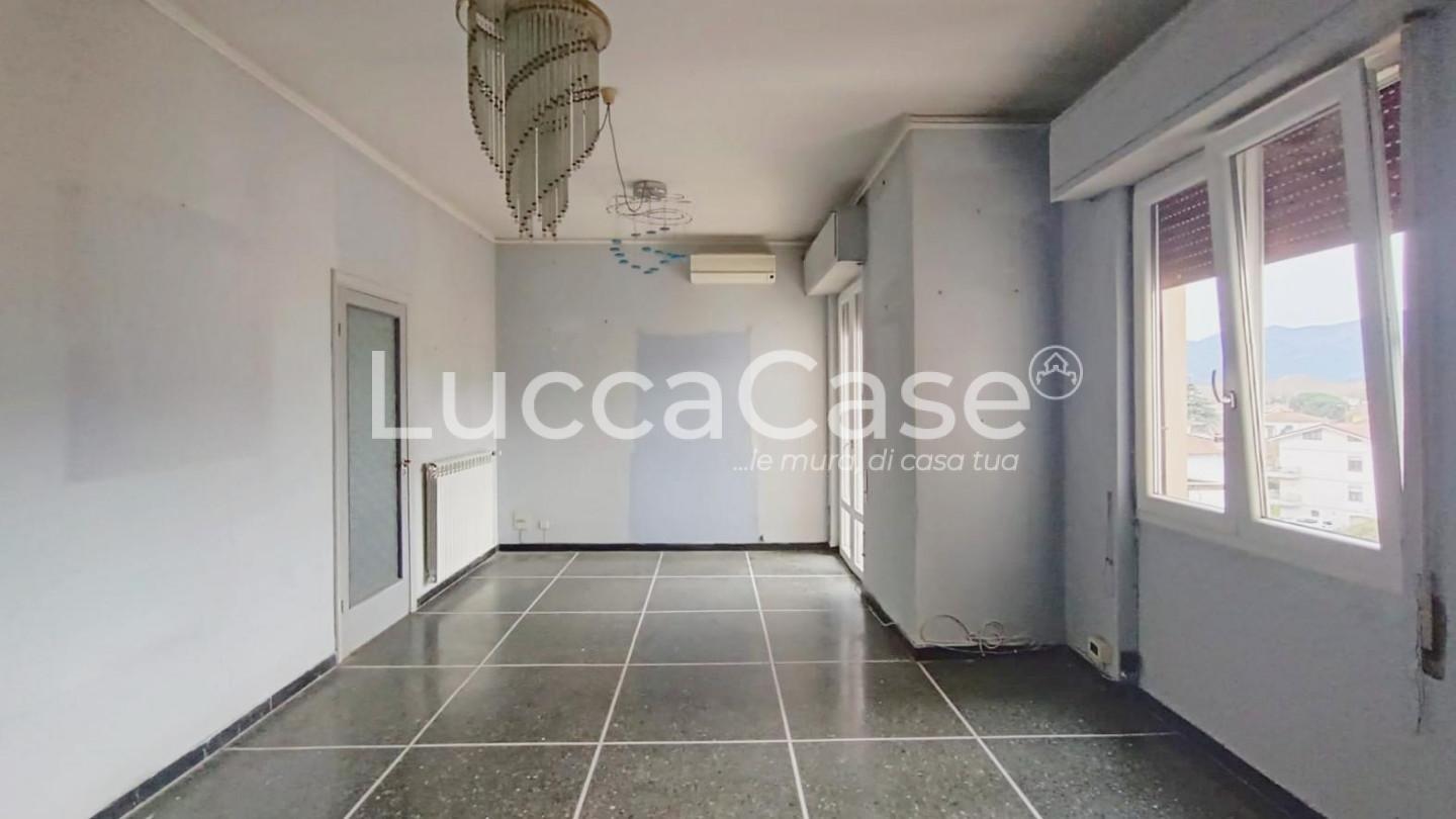 Appartamento con terrazzi, Lucca sant'anna