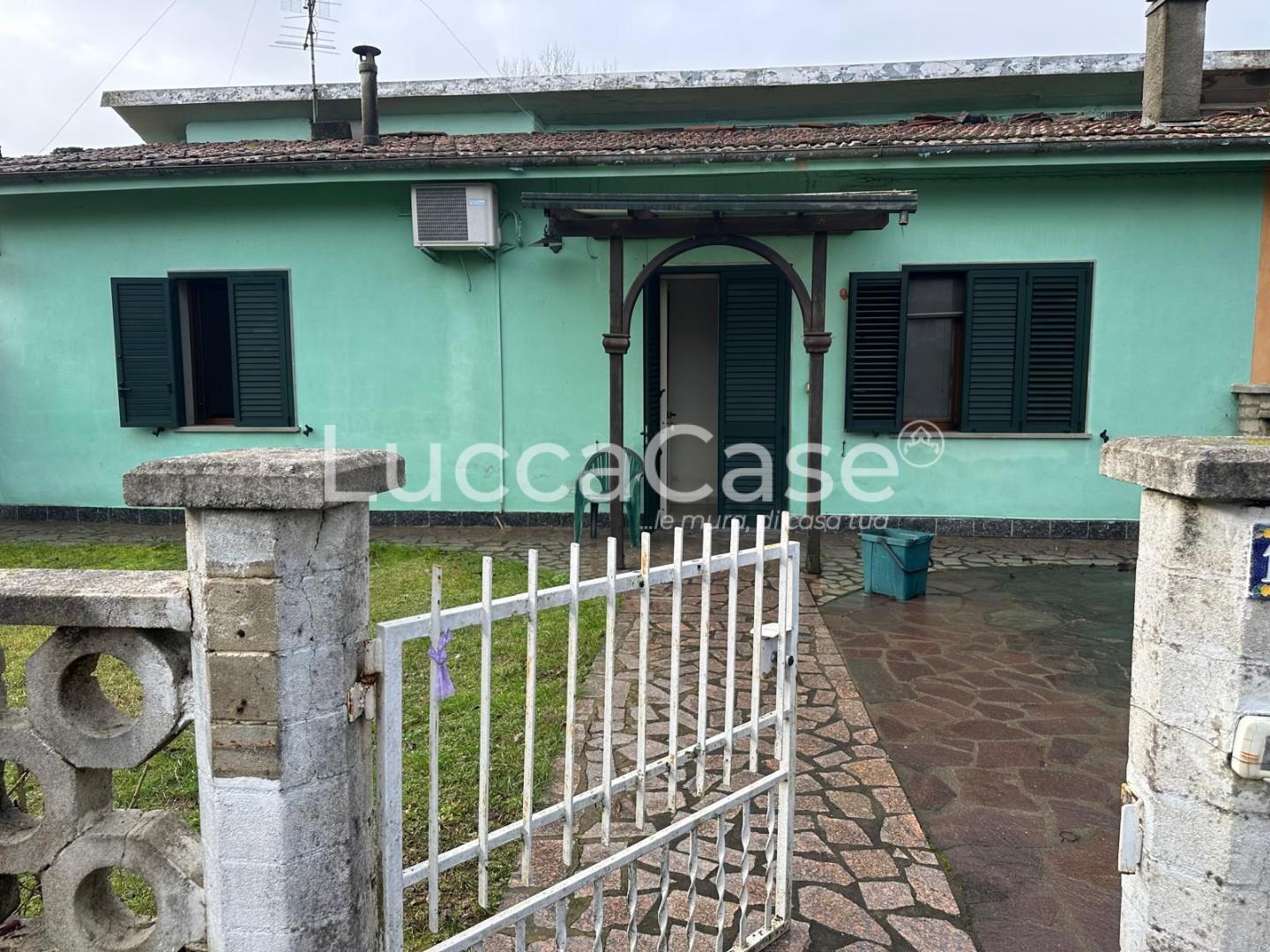 Villa con giardino, Barga ponte all'ania