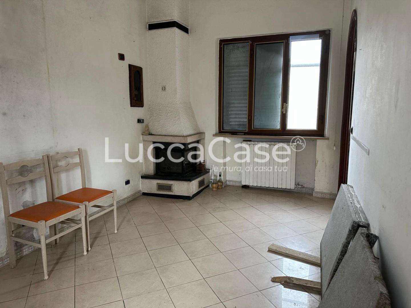 Villa con giardino, Barga ponte all'ania