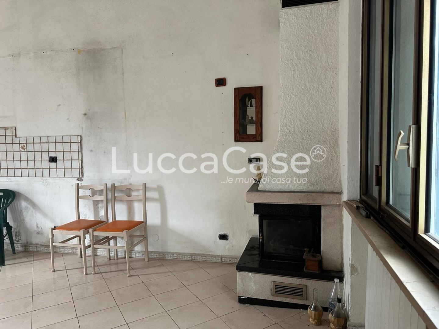 Villa con giardino, Barga ponte all'ania