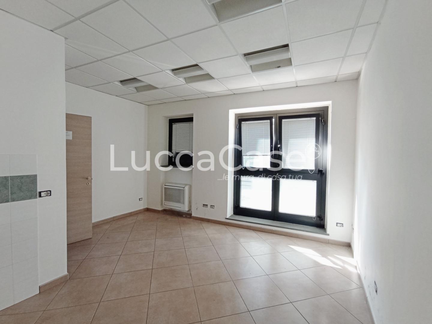 Ufficio ristrutturato, Capannori lammari