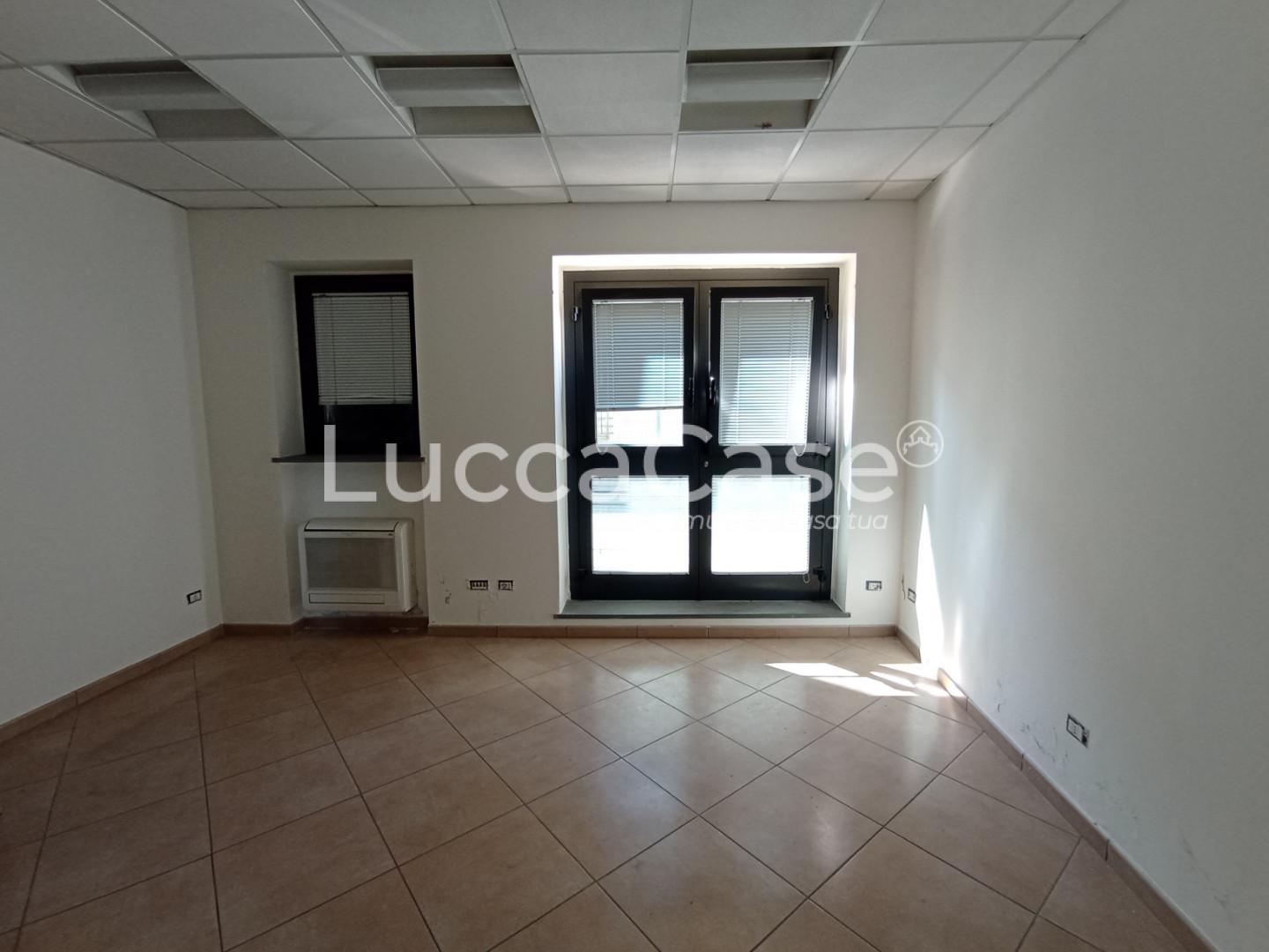 Ufficio ristrutturato, Capannori lammari