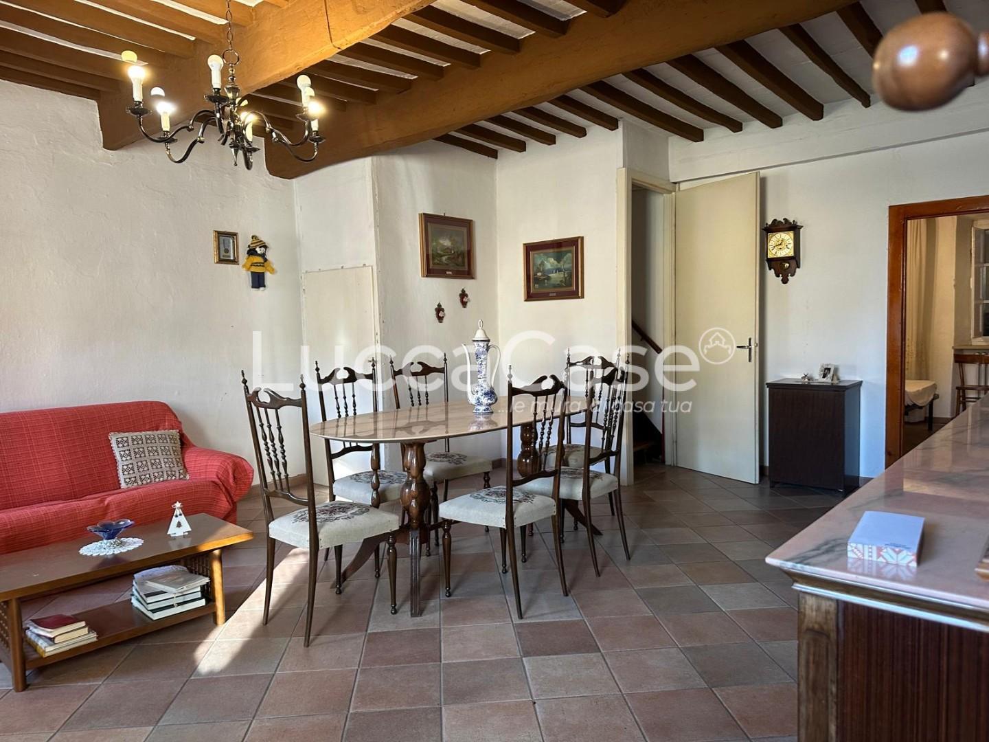 Casa indipendente con giardino a Villa Basilica