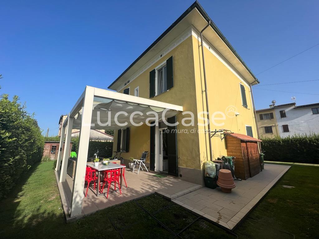 Villa con giardino, Lucca san concordio contrada