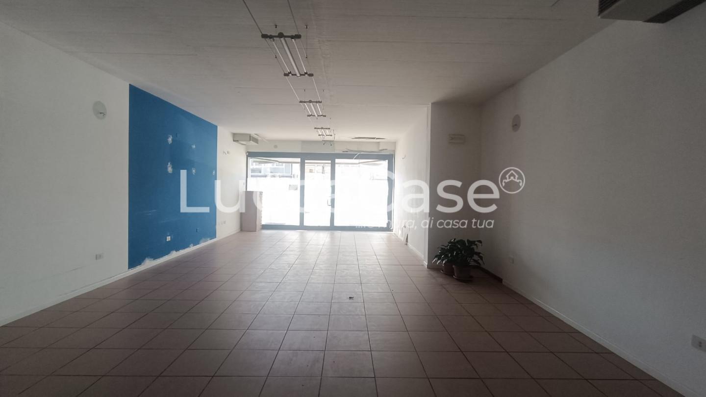 Locale commerciale in affitto, Capannori marlia