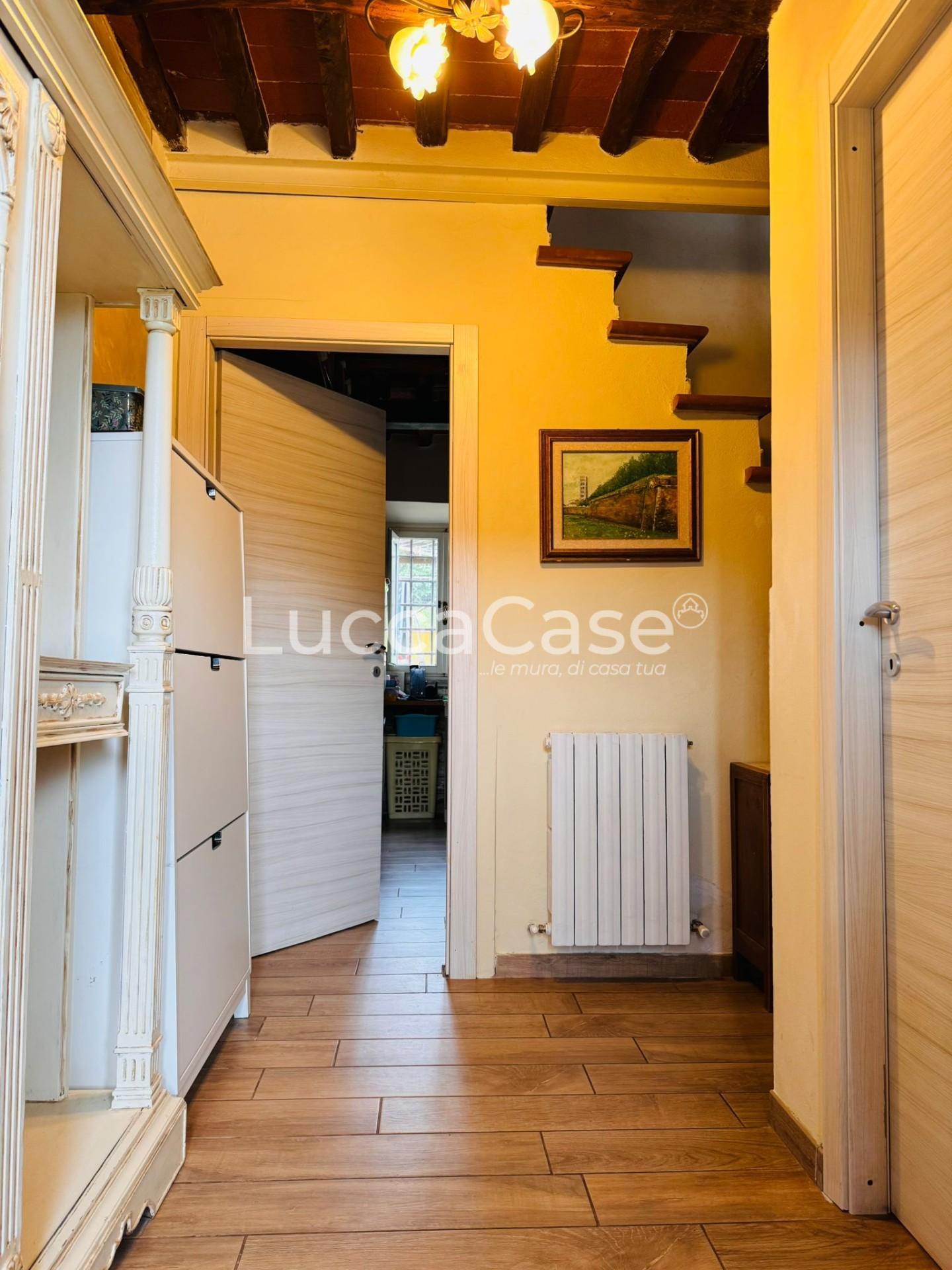 Casa indipendente con giardino, Capannori massa macinaia