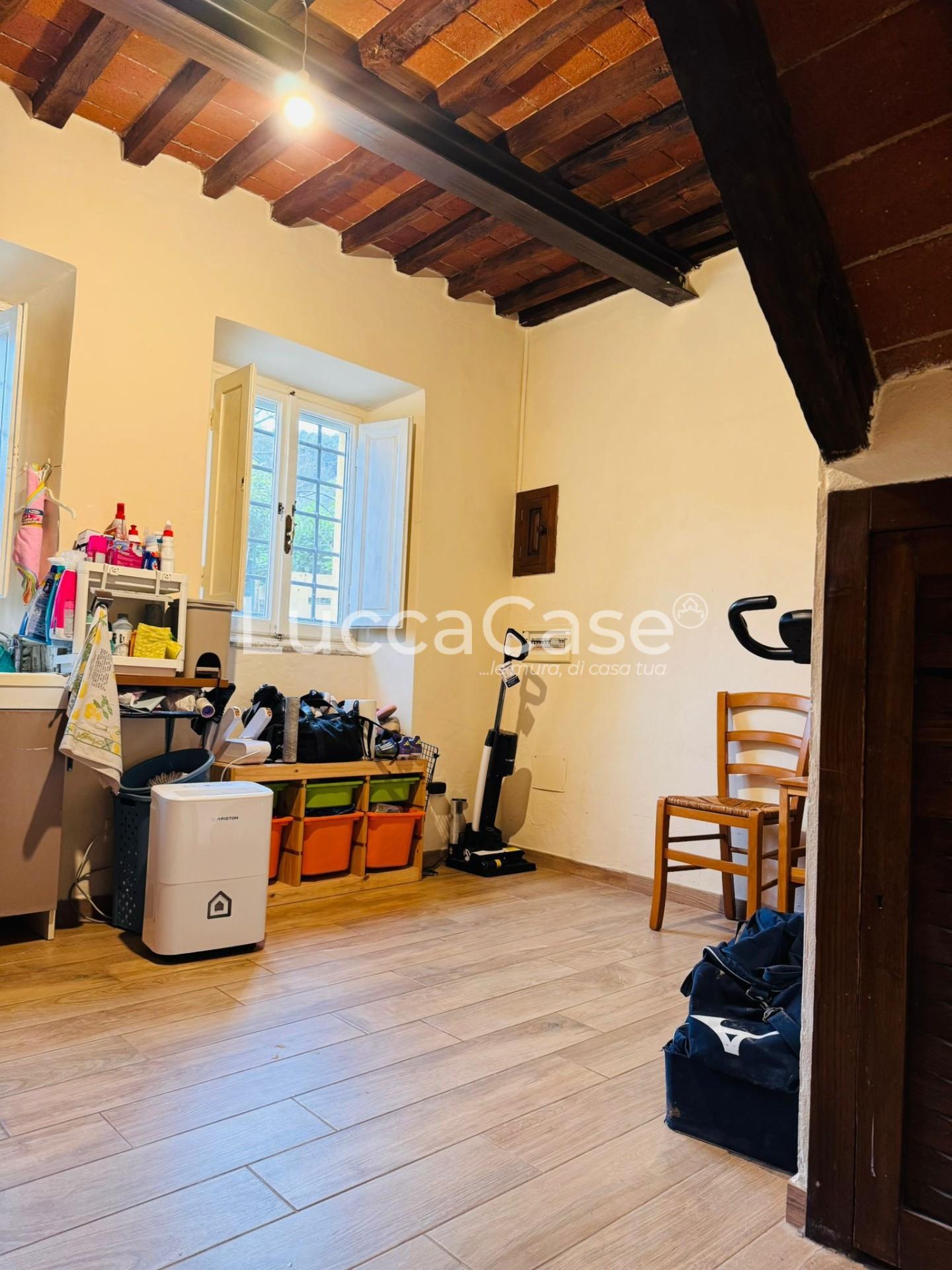 Casa indipendente con giardino, Capannori massa macinaia