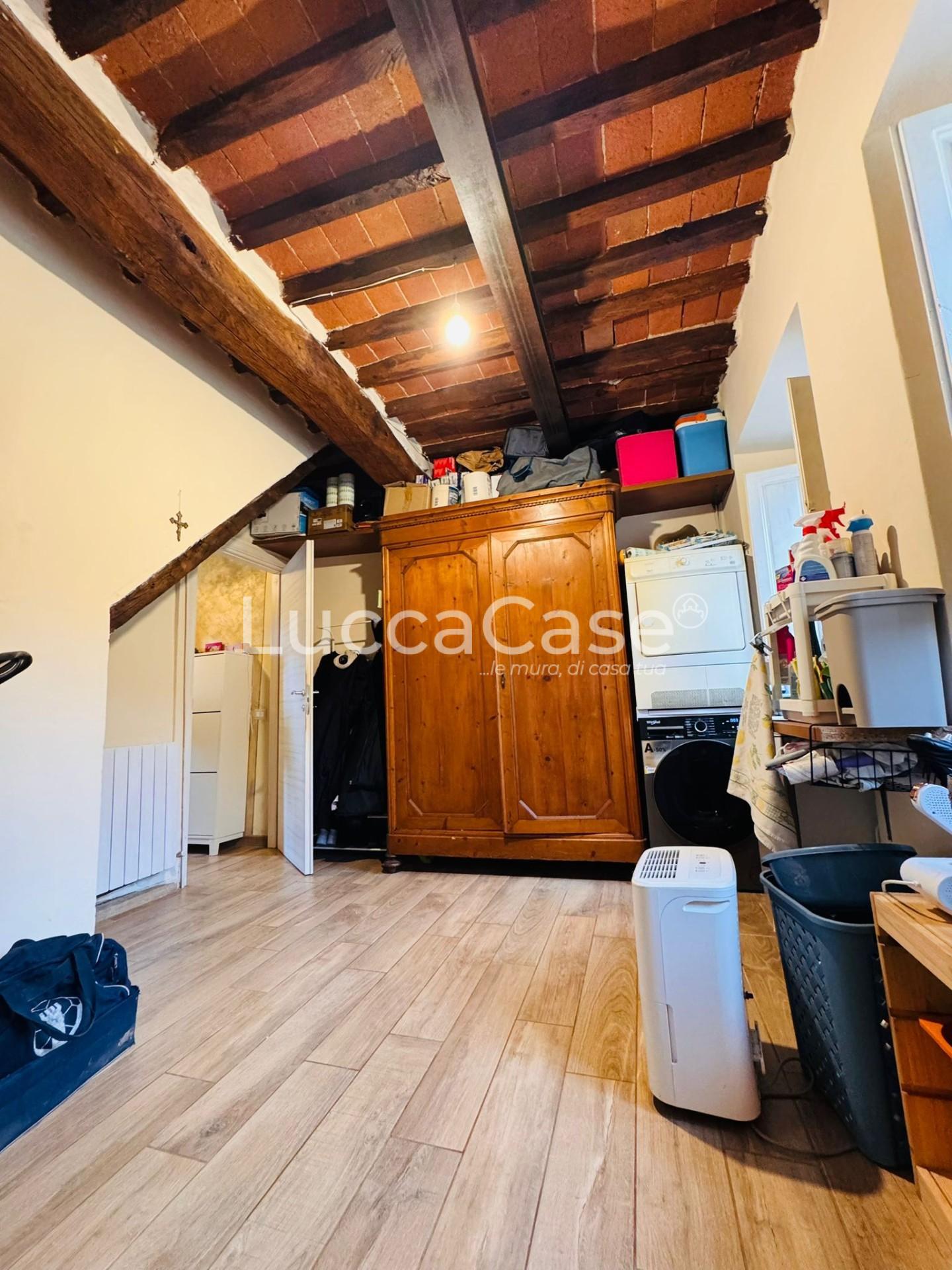 Casa indipendente con giardino, Capannori massa macinaia