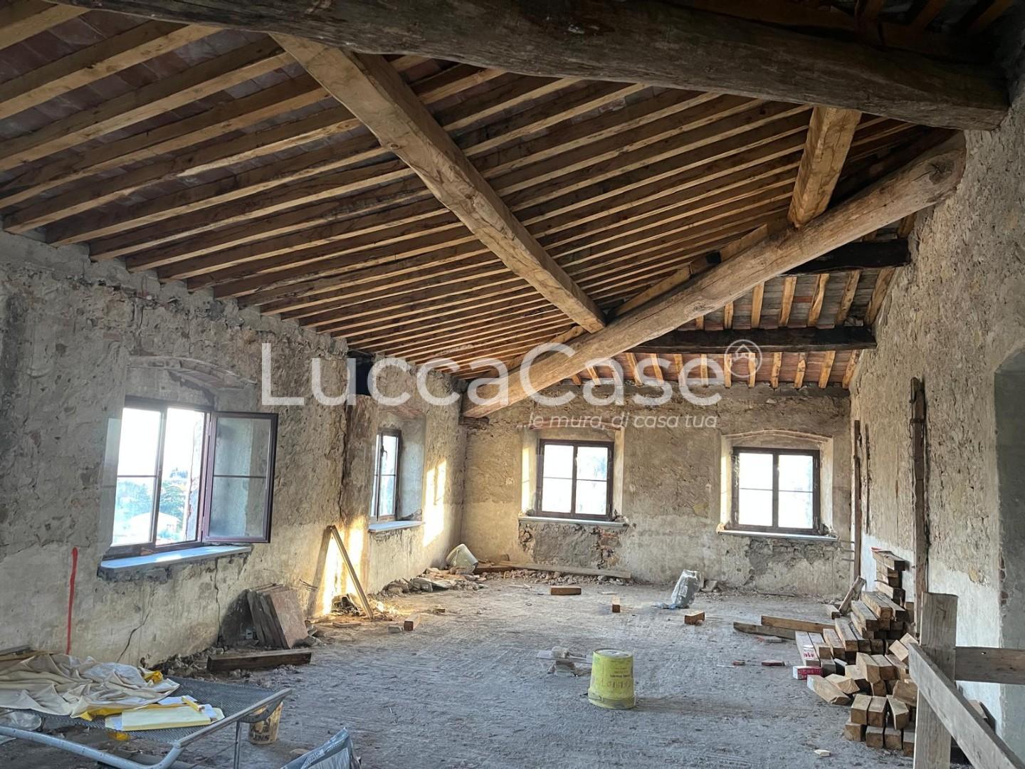 casa indipendente in vendita a Lucca in zona San Quirico di Moriano