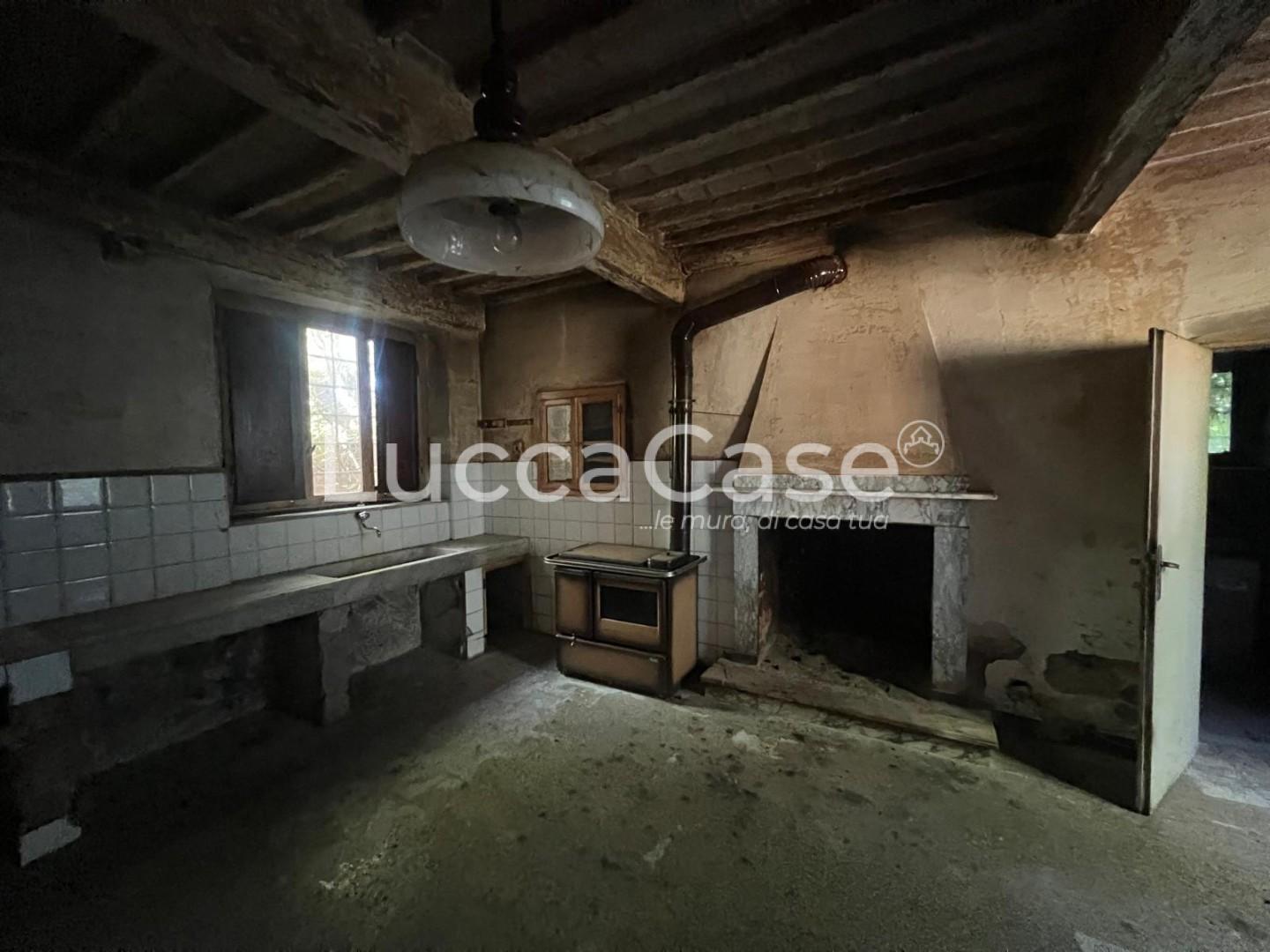 Casa indipendente con giardino, Capannori massa macinaia